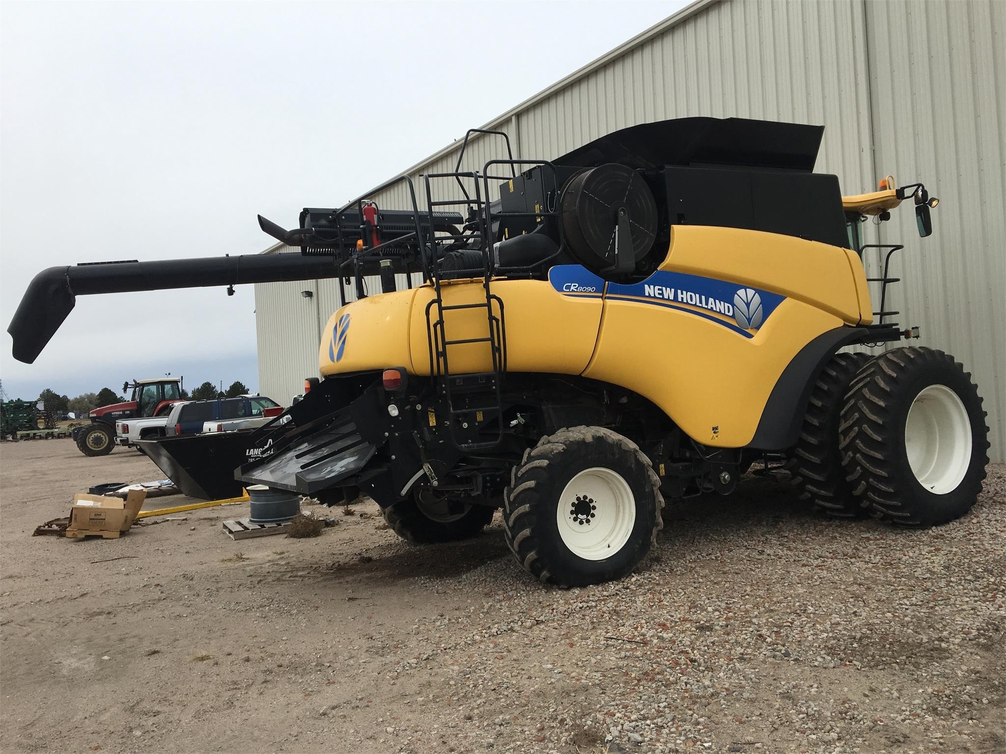 2012 New Holland CR8090 Combine