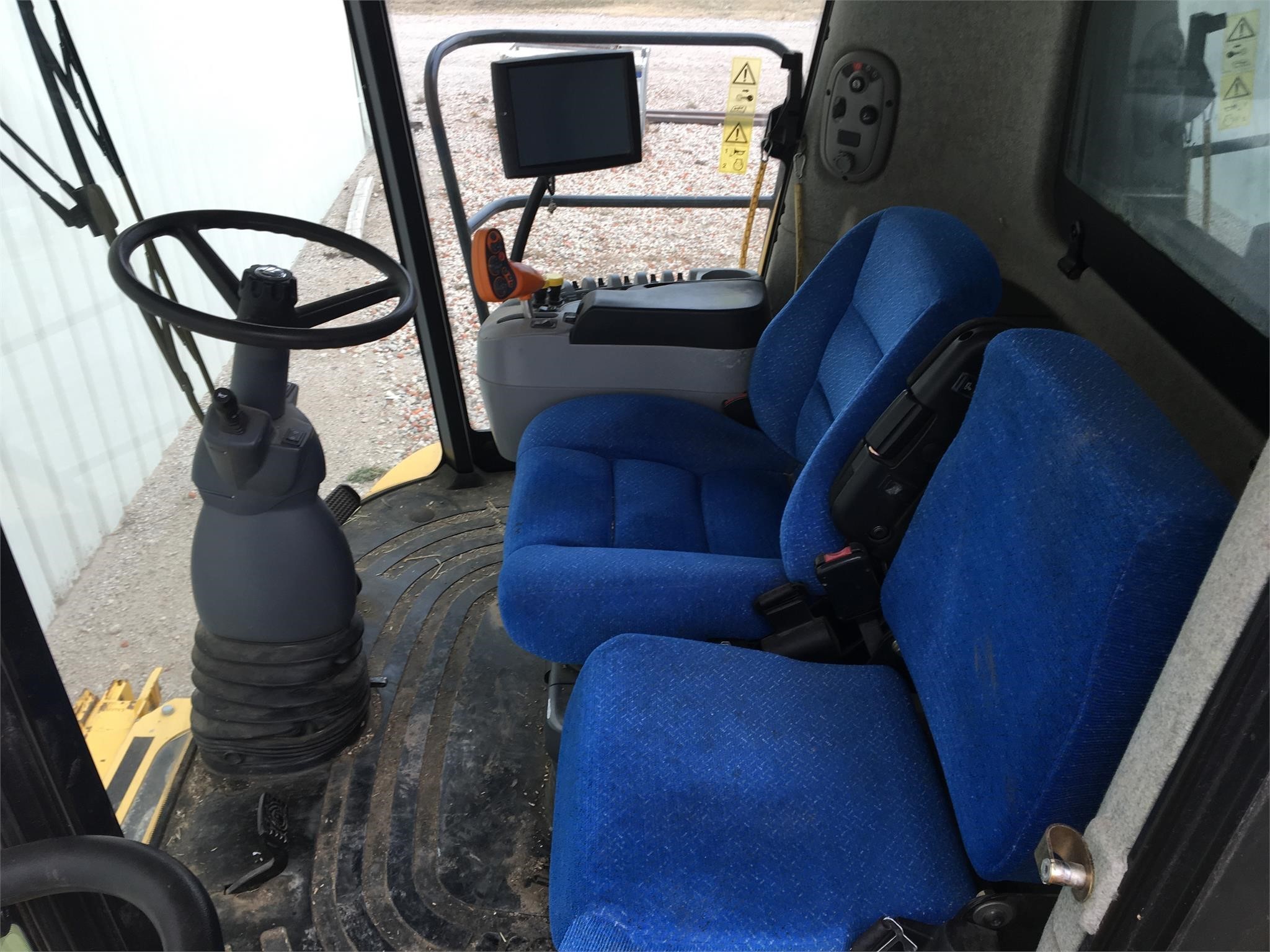 2012 New Holland CR8090 Combine