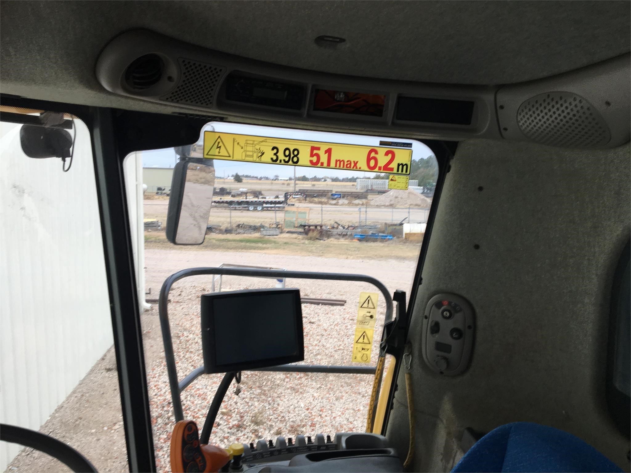 2012 New Holland CR8090 Combine