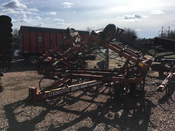  Hesston 2240 Field Cultivator