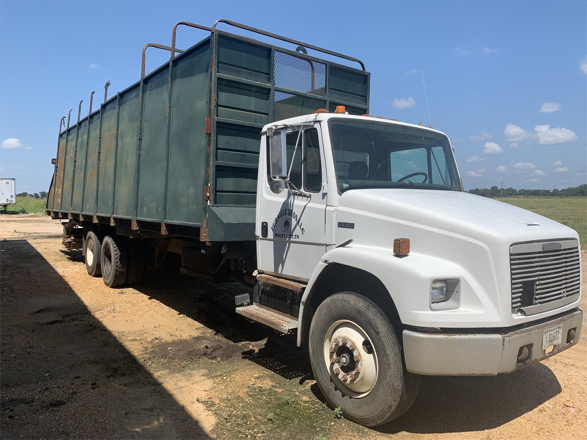 1994 Freightliner FL80 Semi Trucks/Trailer