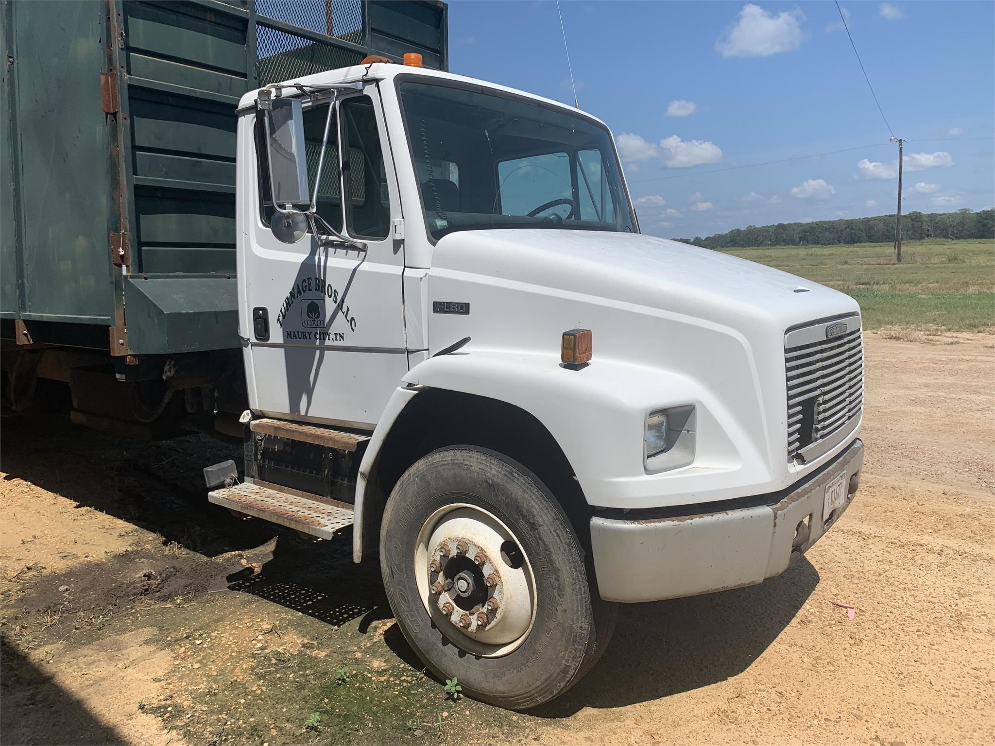 1994 Freightliner FL80 Semi Trucks/Trailer