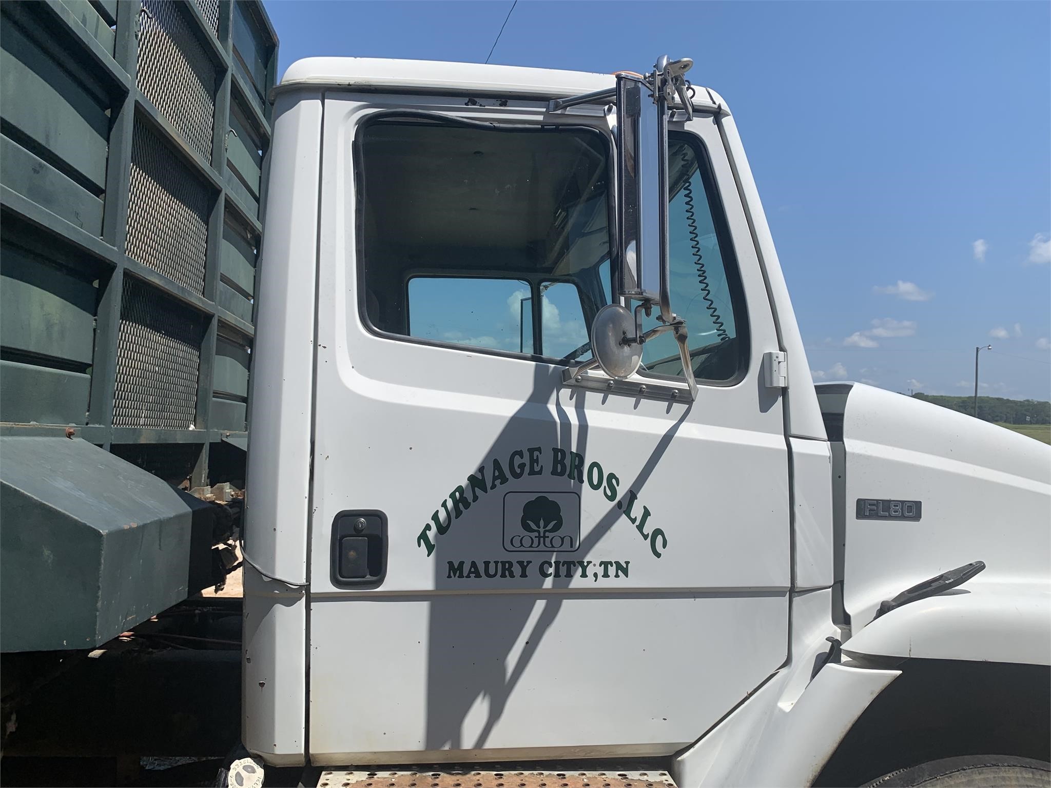 1994 Freightliner FL80 Semi Trucks/Trailer