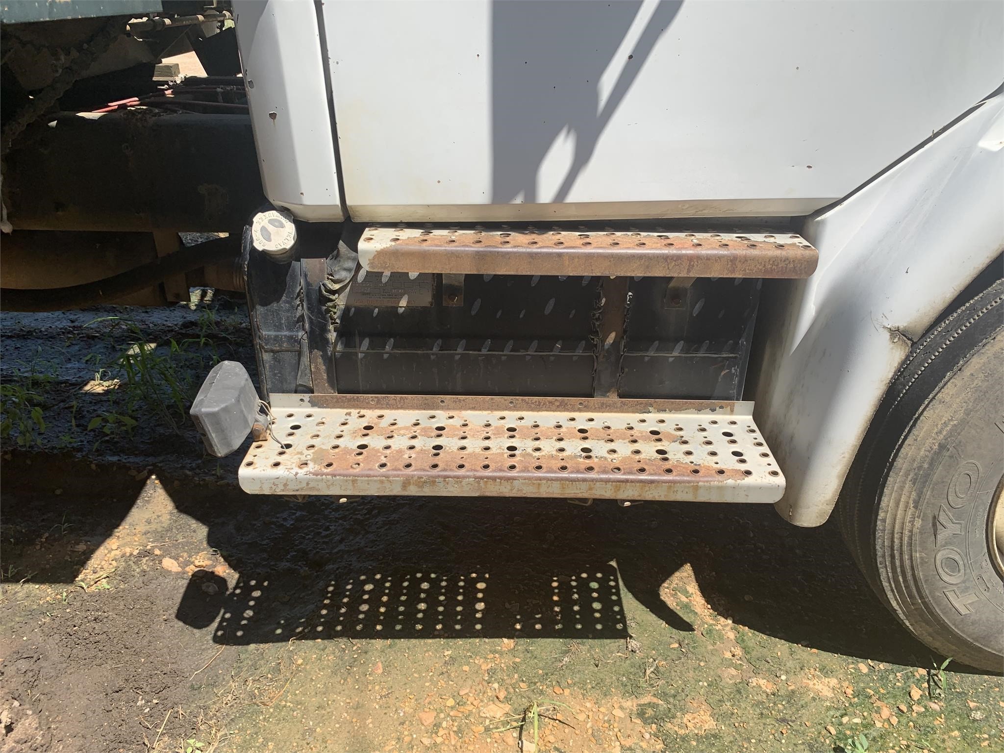 1994 Freightliner FL80 Semi Trucks/Trailer