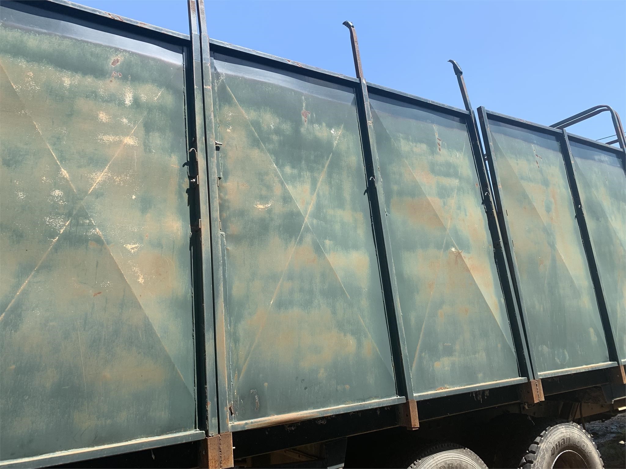 1994 Freightliner FL80 Semi Trucks/Trailer