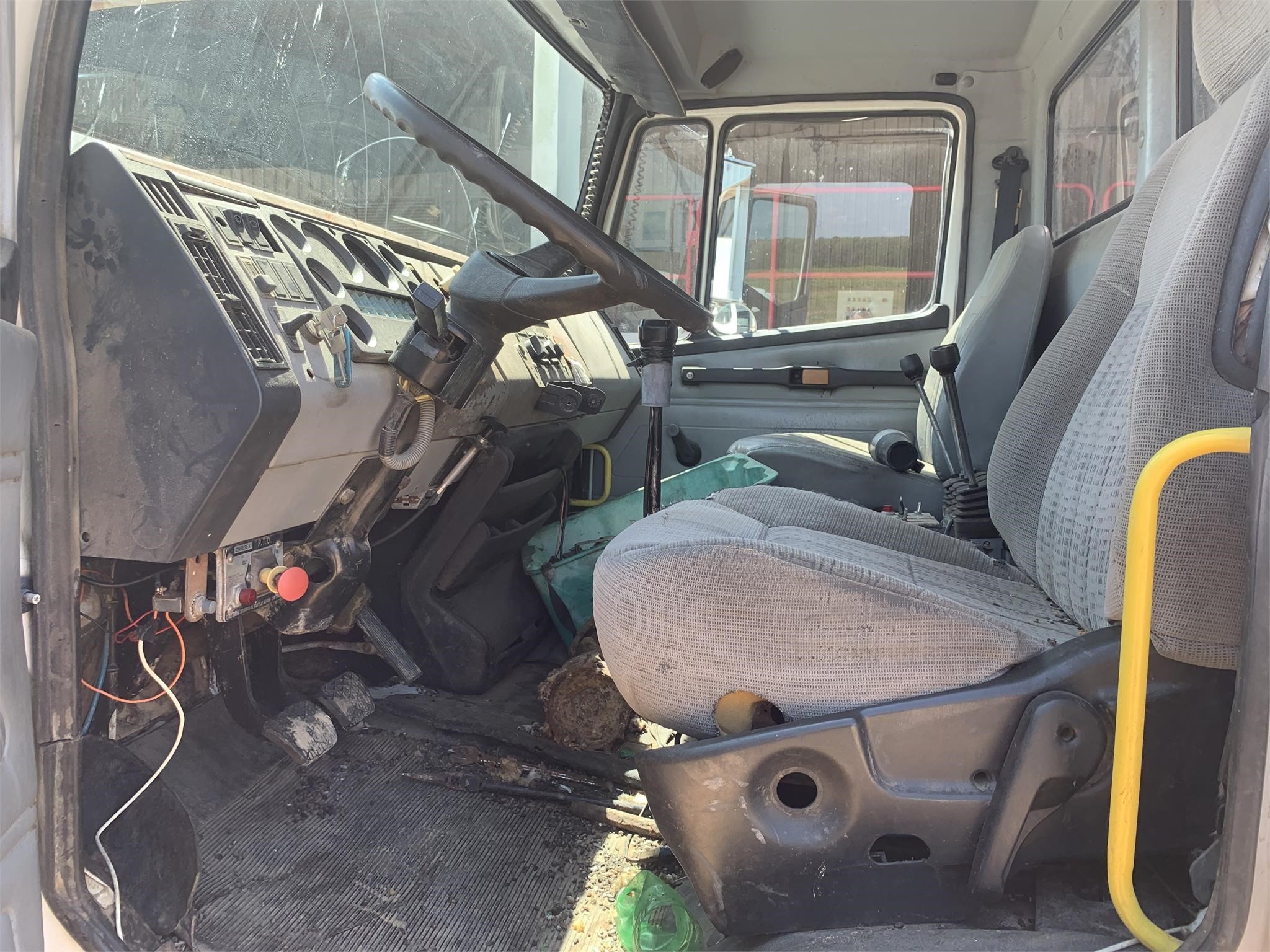 1994 Freightliner FL80 Semi Trucks/Trailer