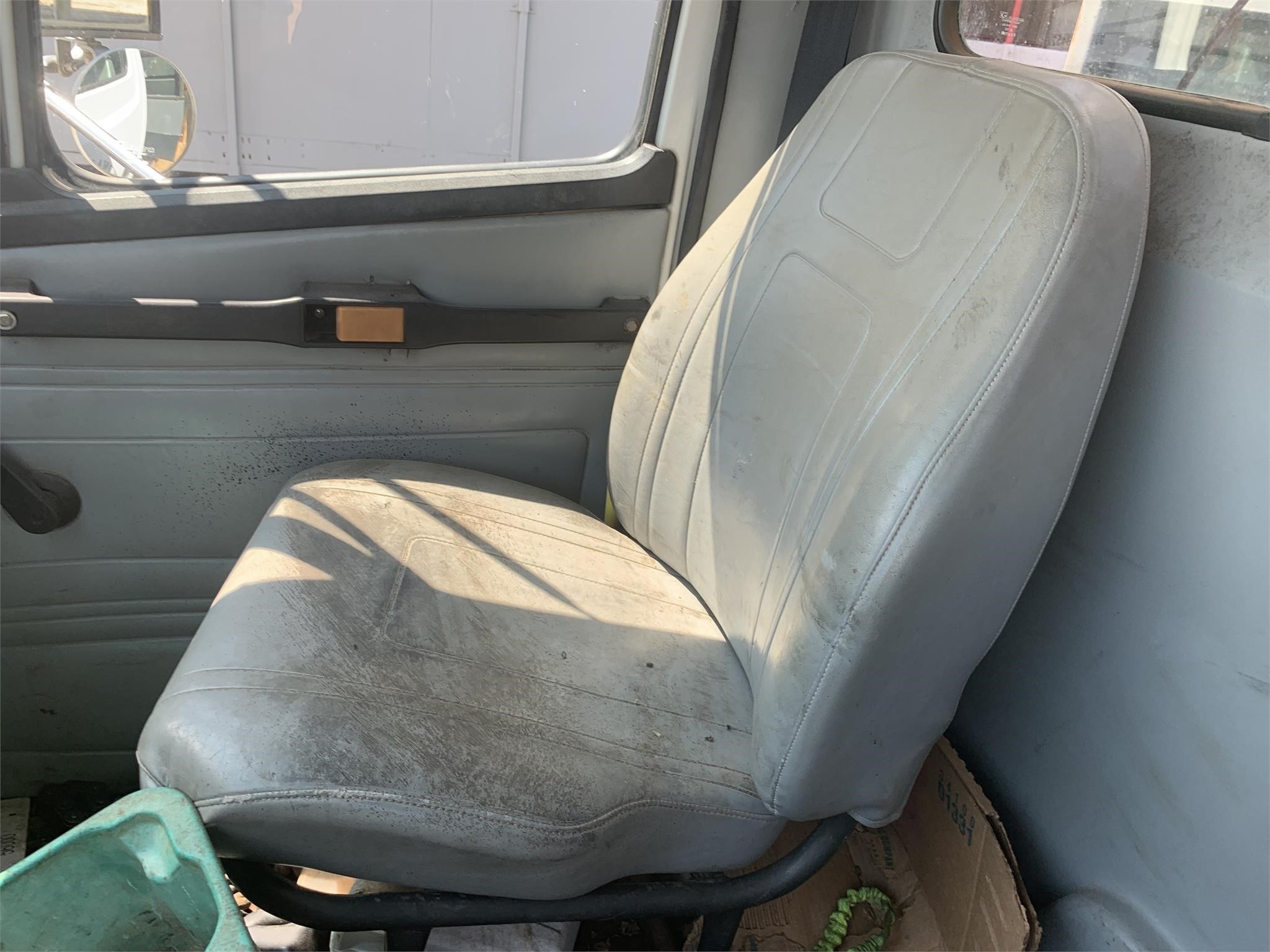 1994 Freightliner FL80 Semi Trucks/Trailer