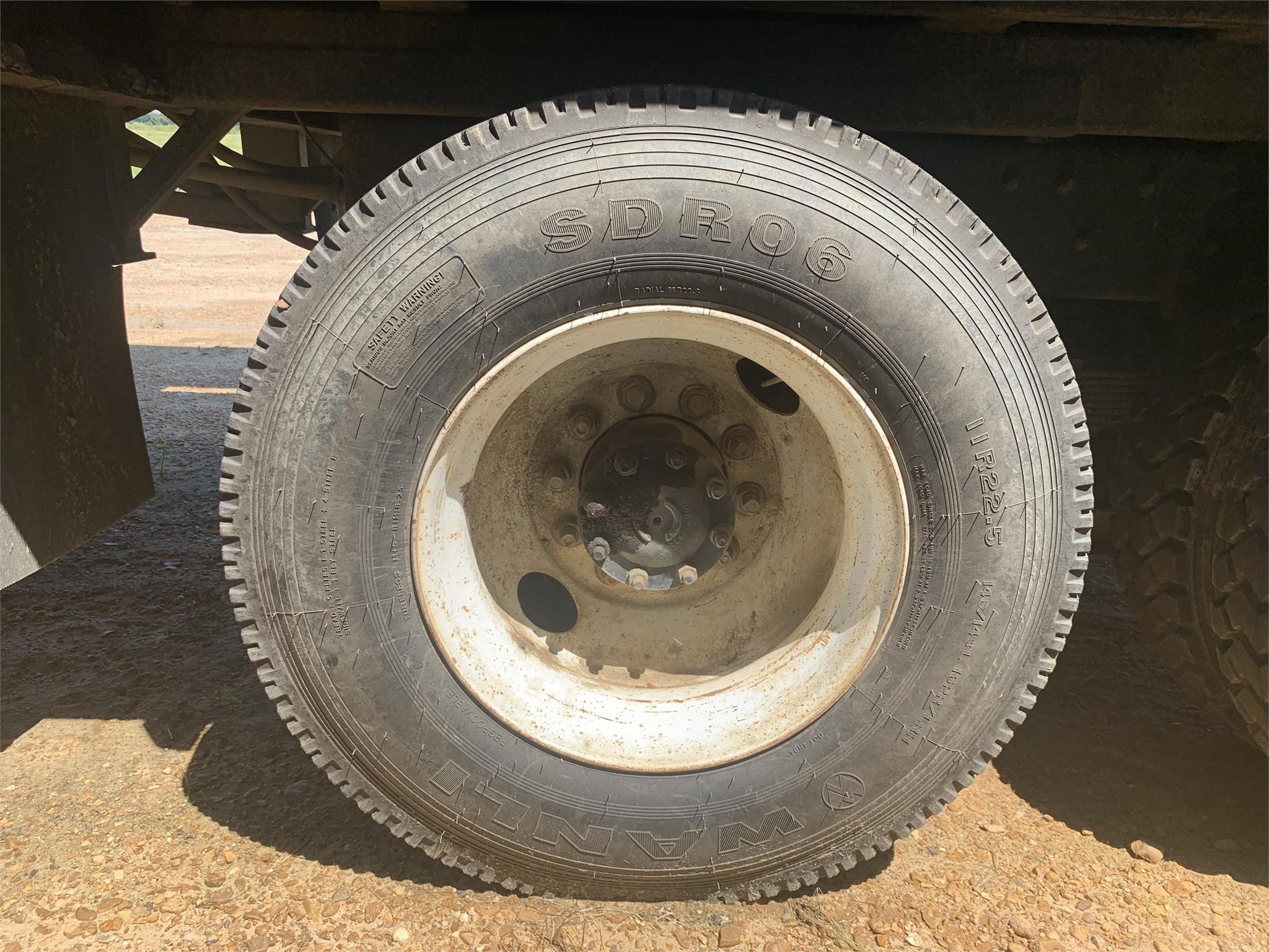 1994 Freightliner FL80 Semi Trucks/Trailer