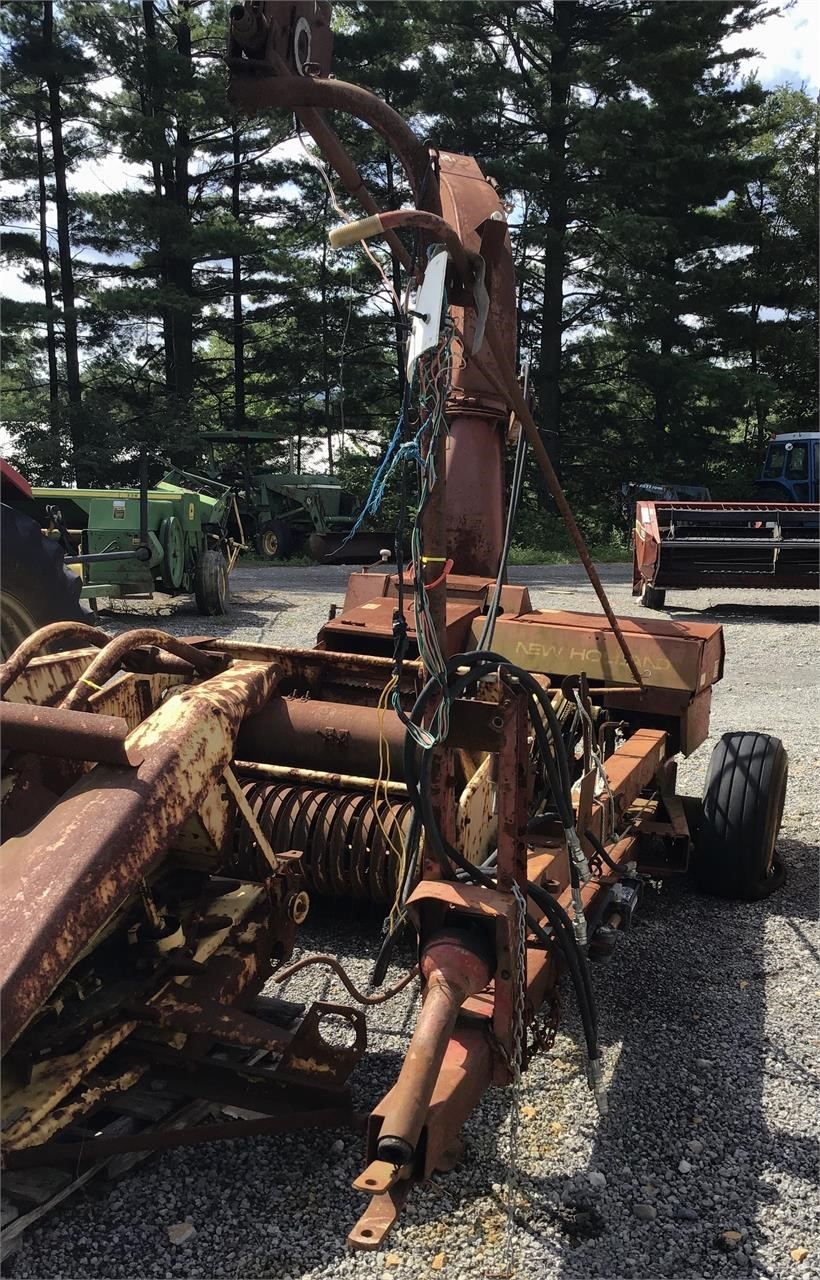  New Holland 718 Pull-Type Forage Harvester