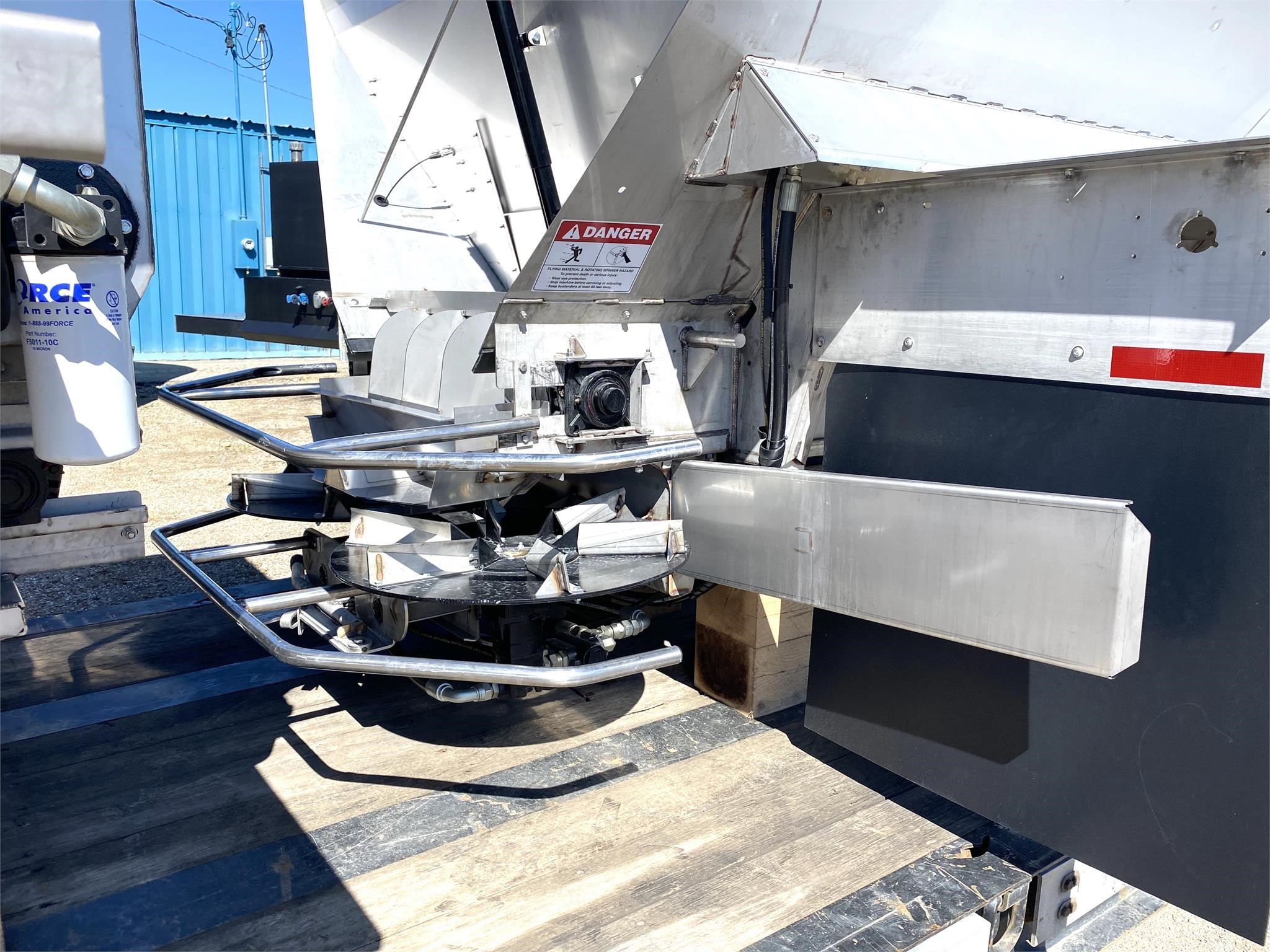 2022 Unverferth PROFORCE 1450 SelfPropelled Fertilizer Spreader