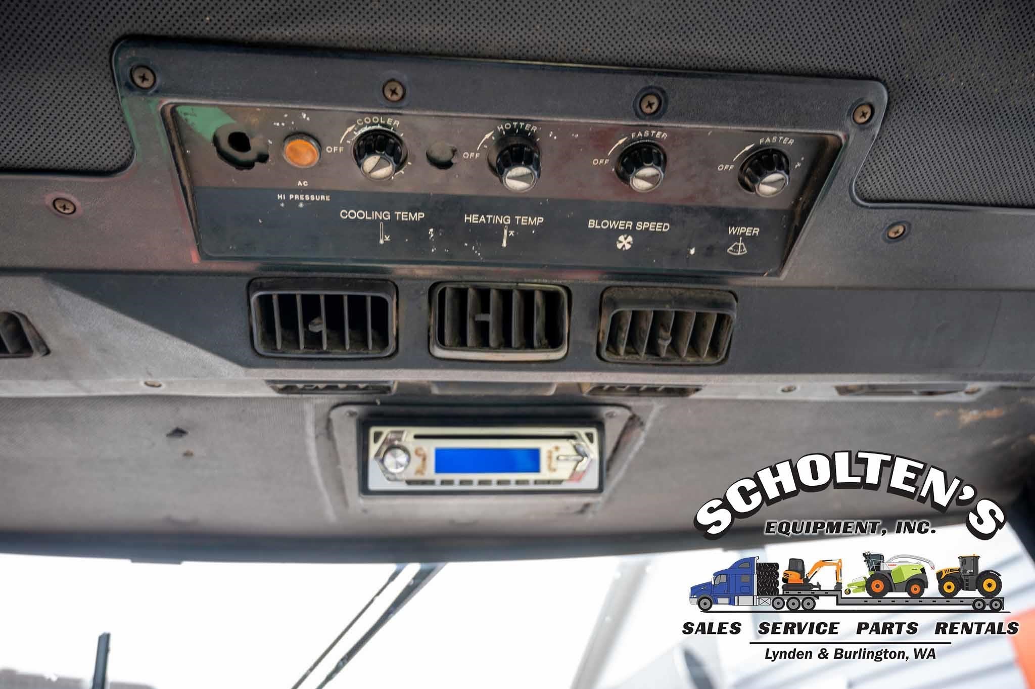 1992 John Deere 5830 Self-Propelled Forage Harvester