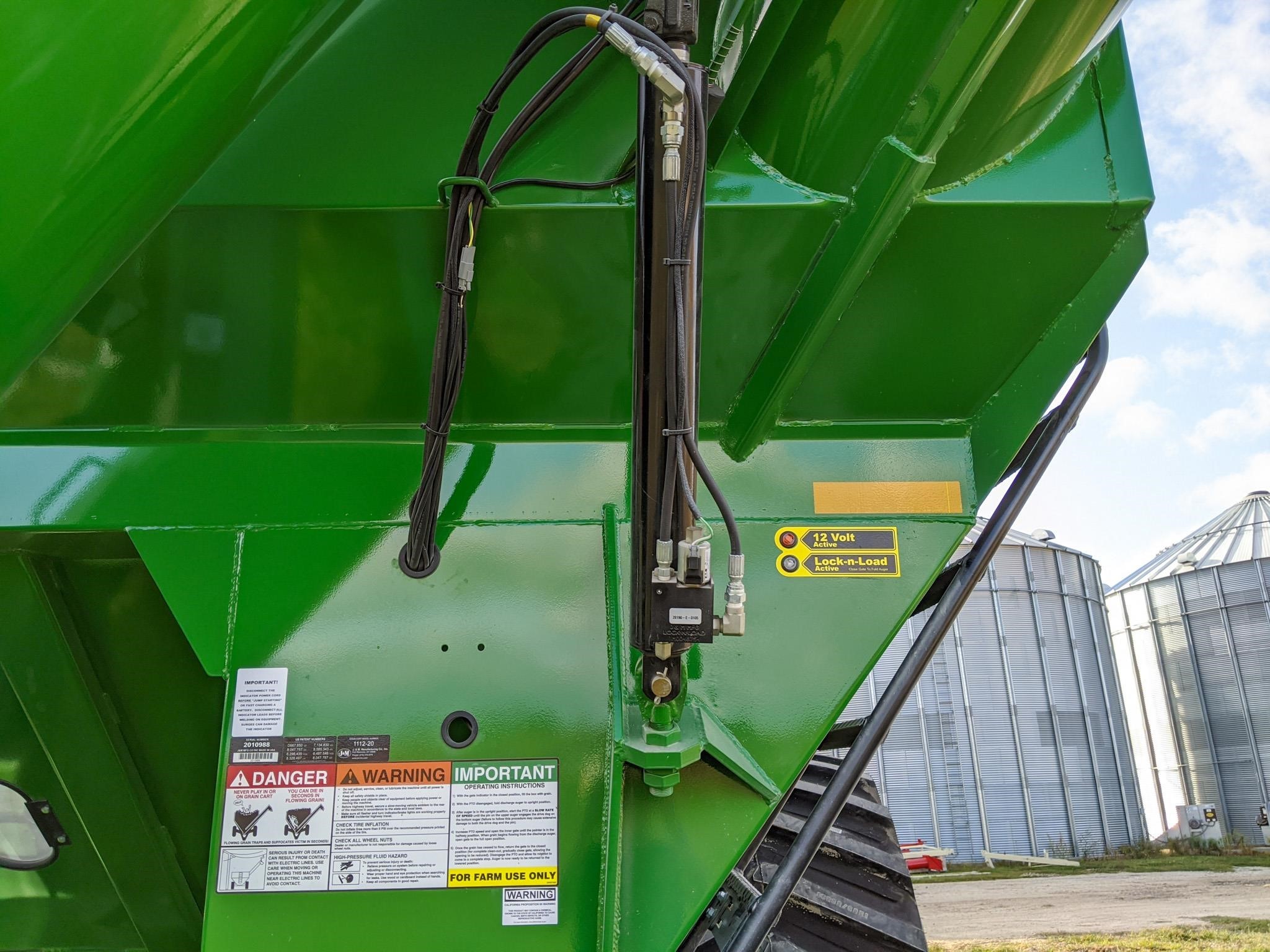 2026 J&M 1112 Grain Cart
