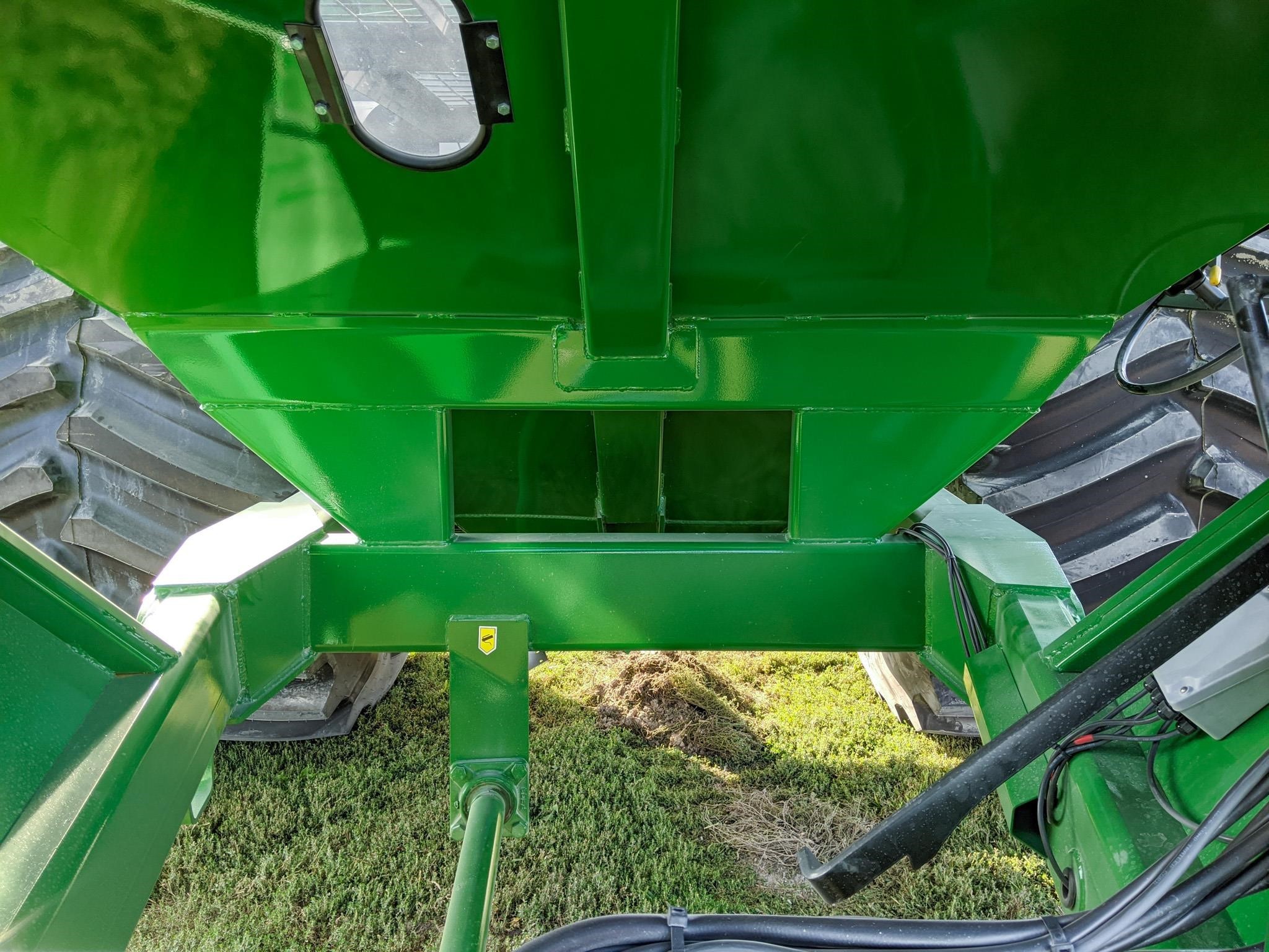 2026 J&M 1112 Grain Cart