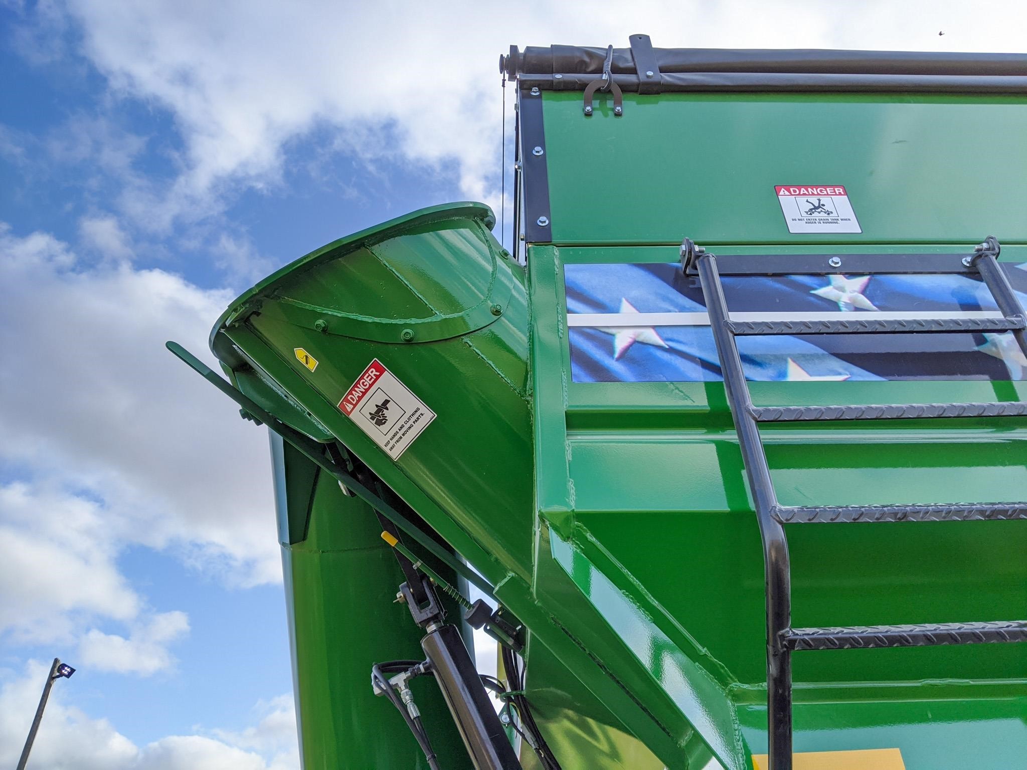 2026 J&M 1112 Grain Cart