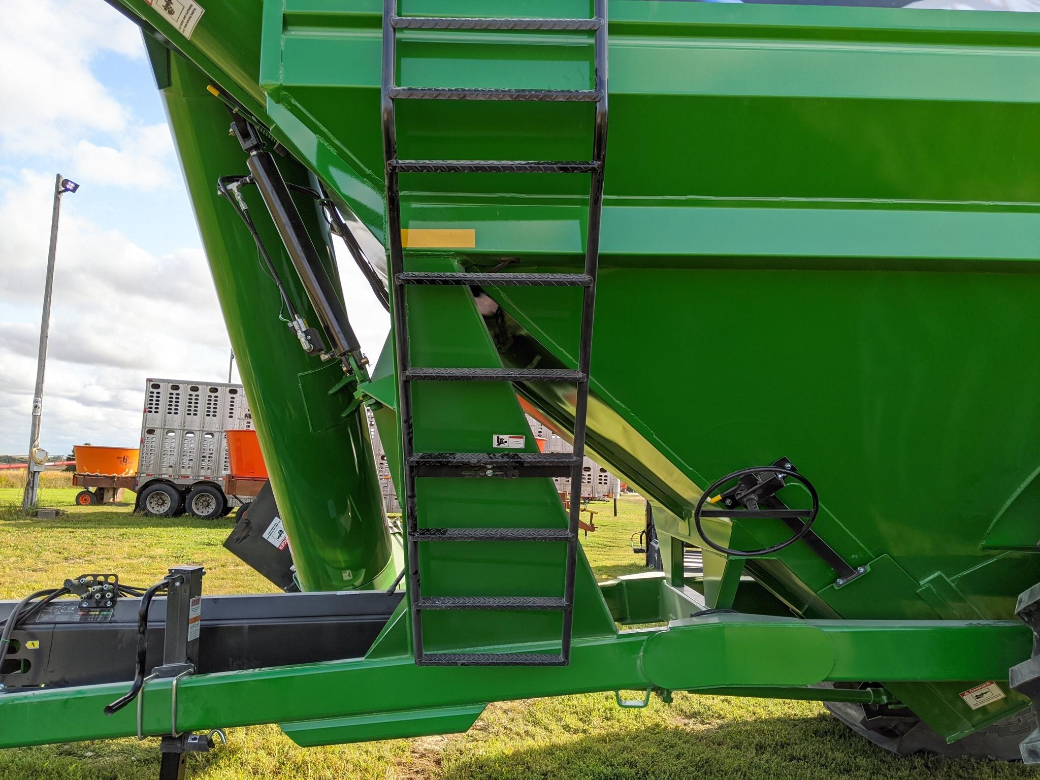 2026 J&M 1112 Grain Cart
