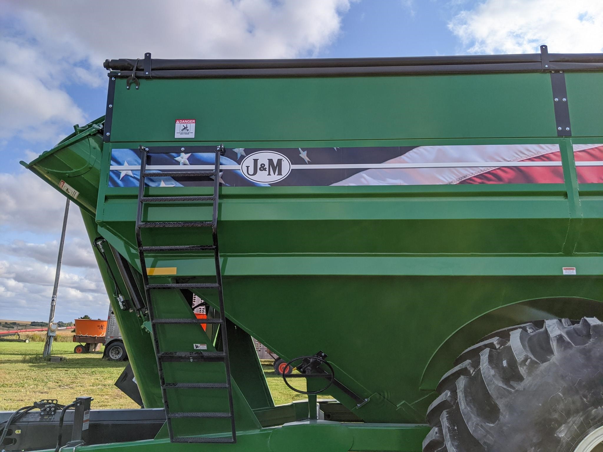 2026 J&M 1112 Grain Cart