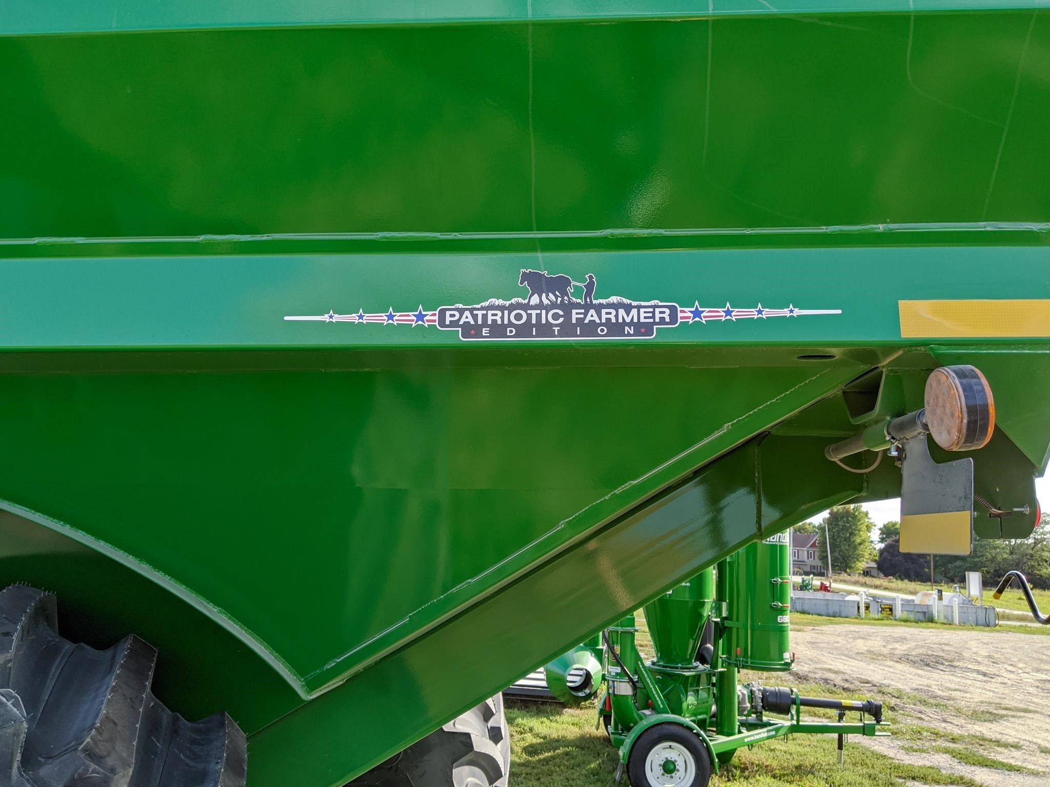 2026 J&M 1112 Grain Cart
