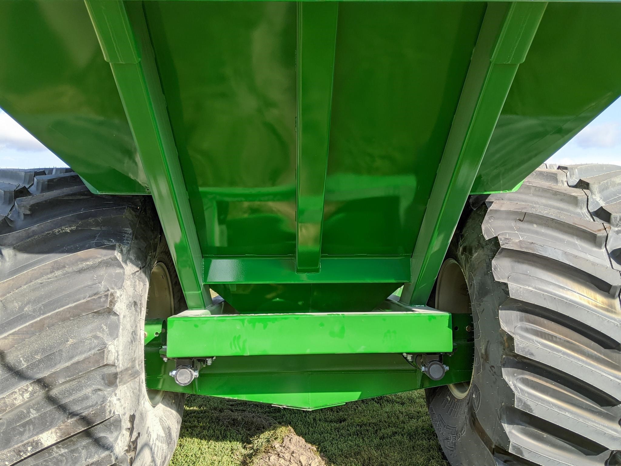 2026 J&M 1112 Grain Cart