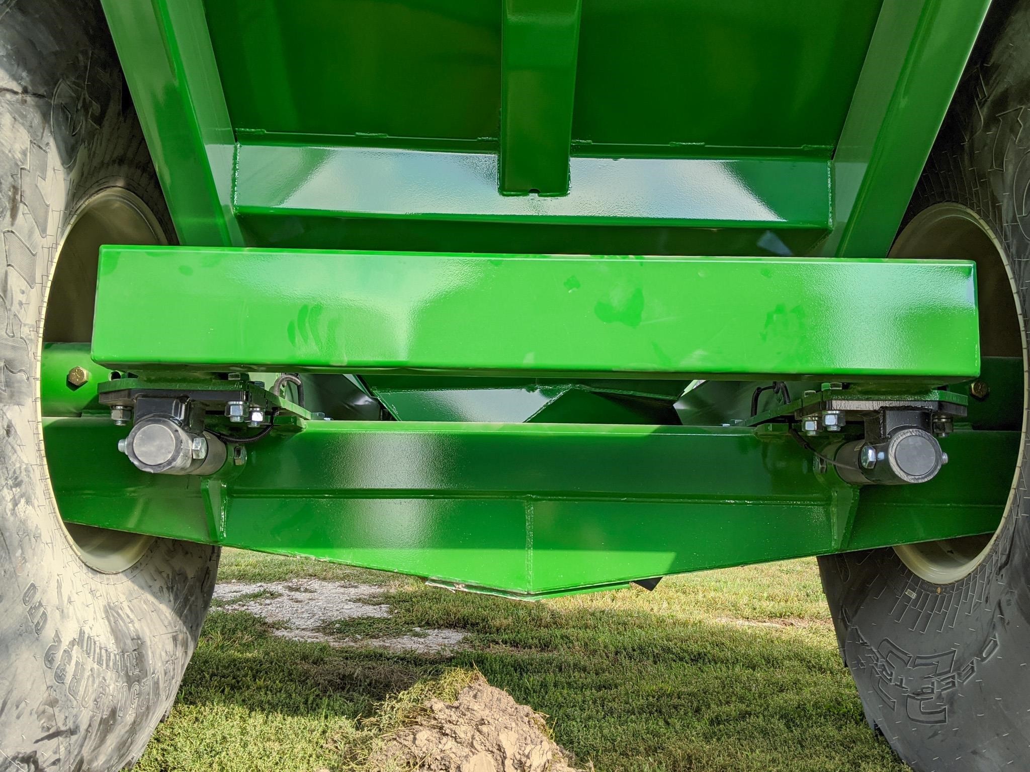 2026 J&M 1112 Grain Cart