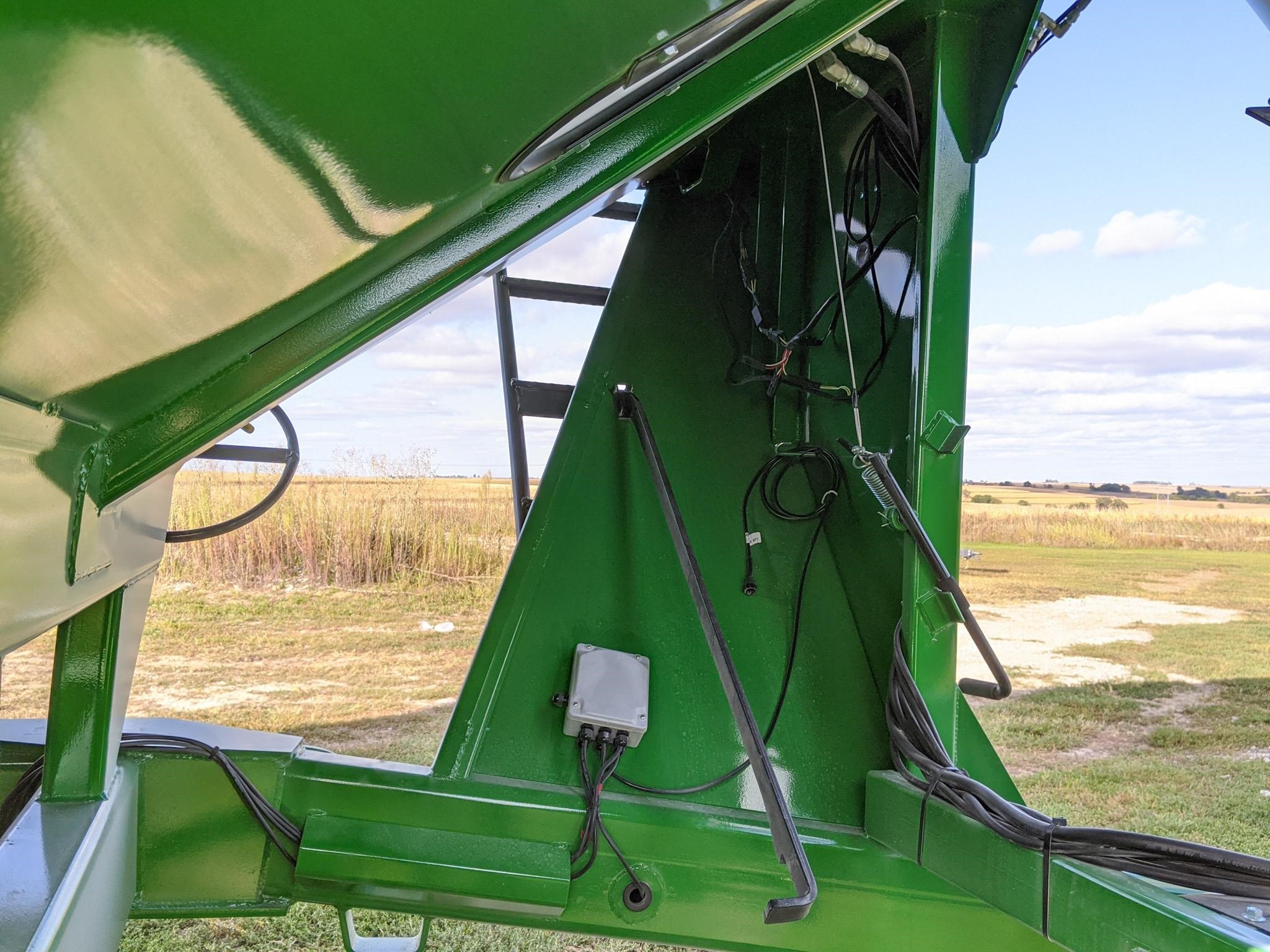 2026 J&M 1112 Grain Cart