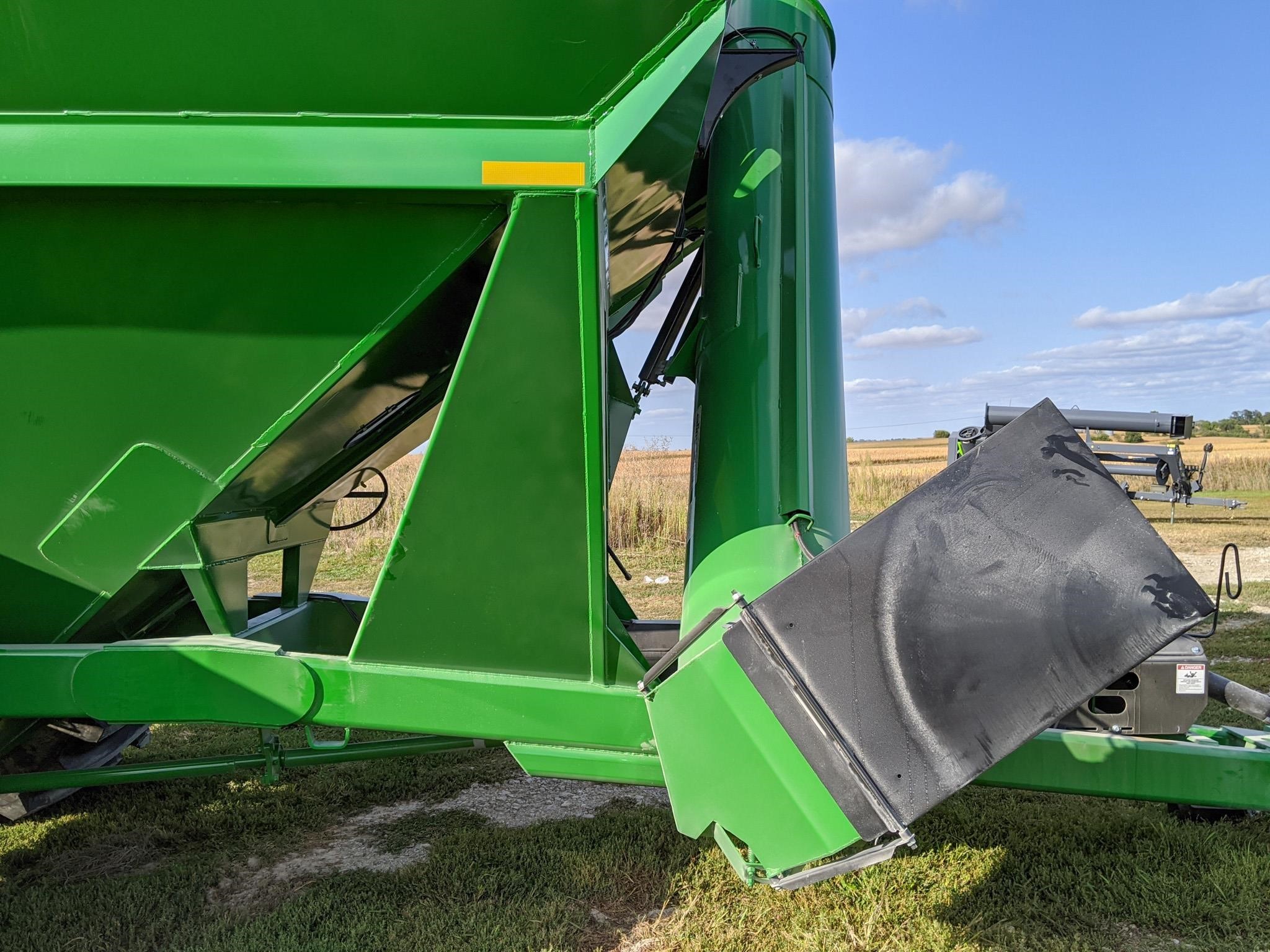 2026 J&M 1112 Grain Cart