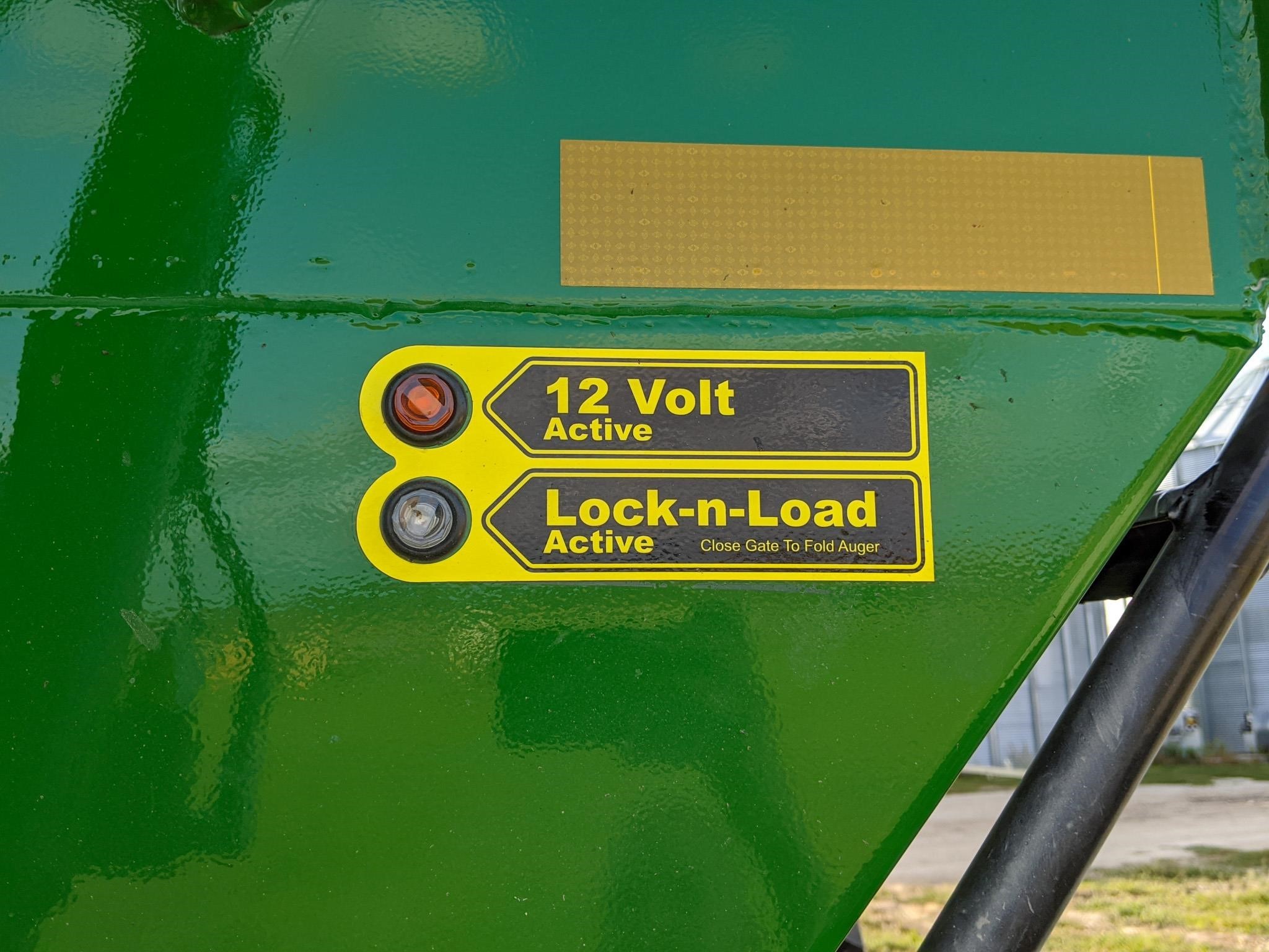 2026 J&M 1112 Grain Cart