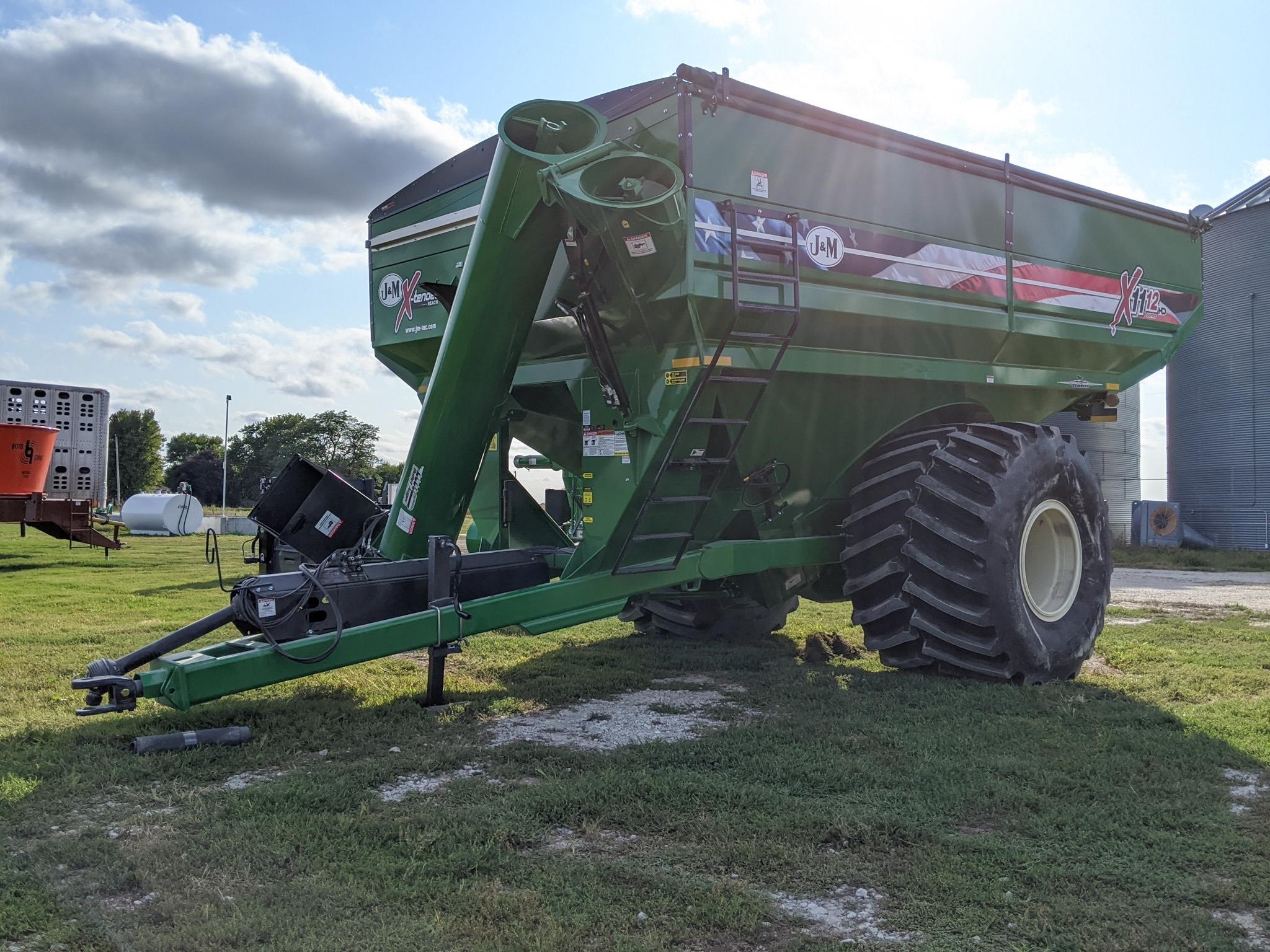 2026 J&M 1112 Grain Cart