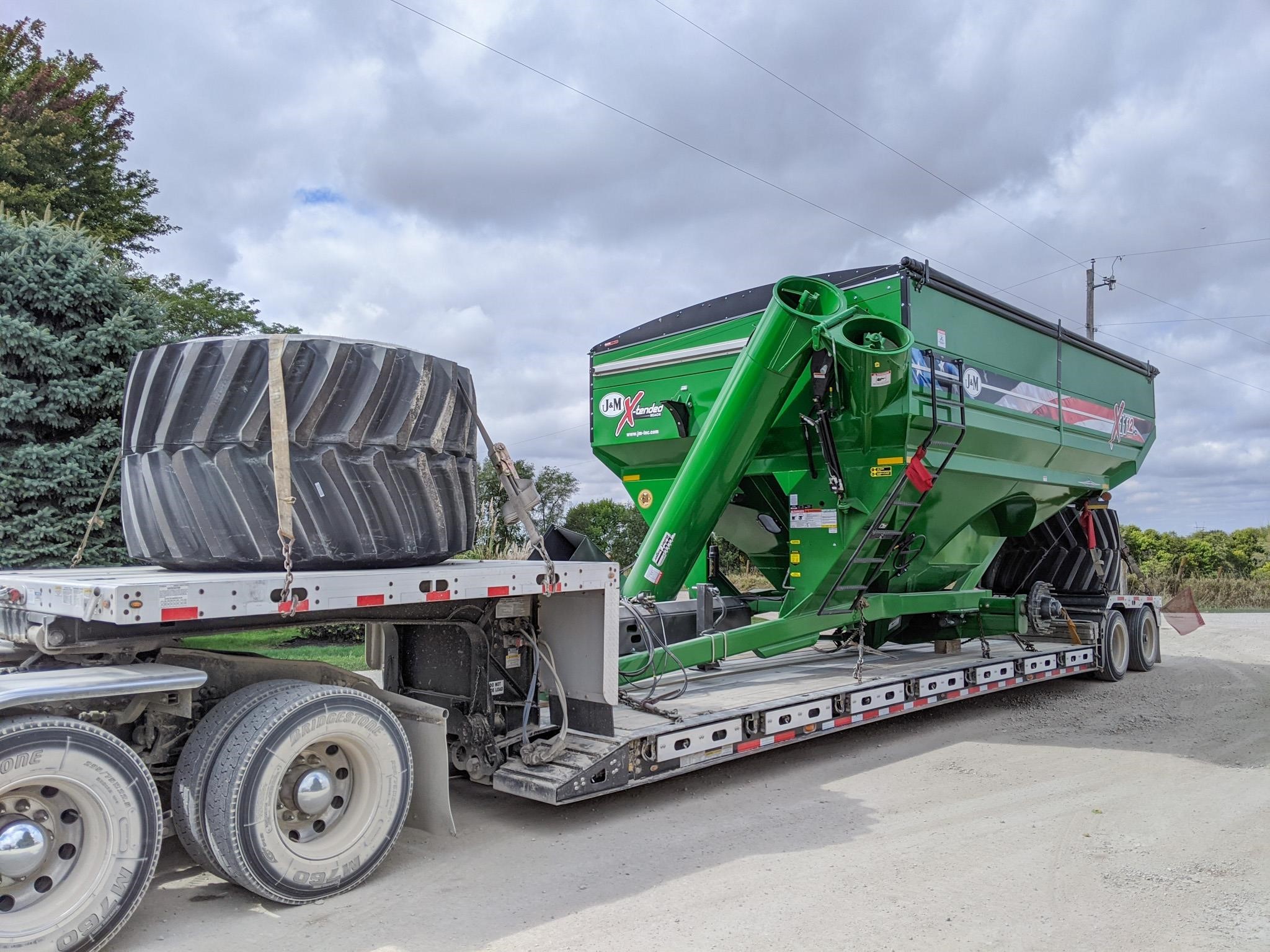2026 J&M 1112 Grain Cart