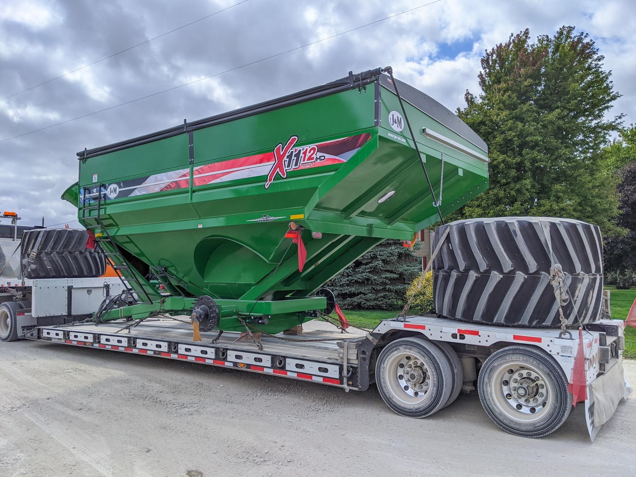 2026 J&M 1112 Grain Cart