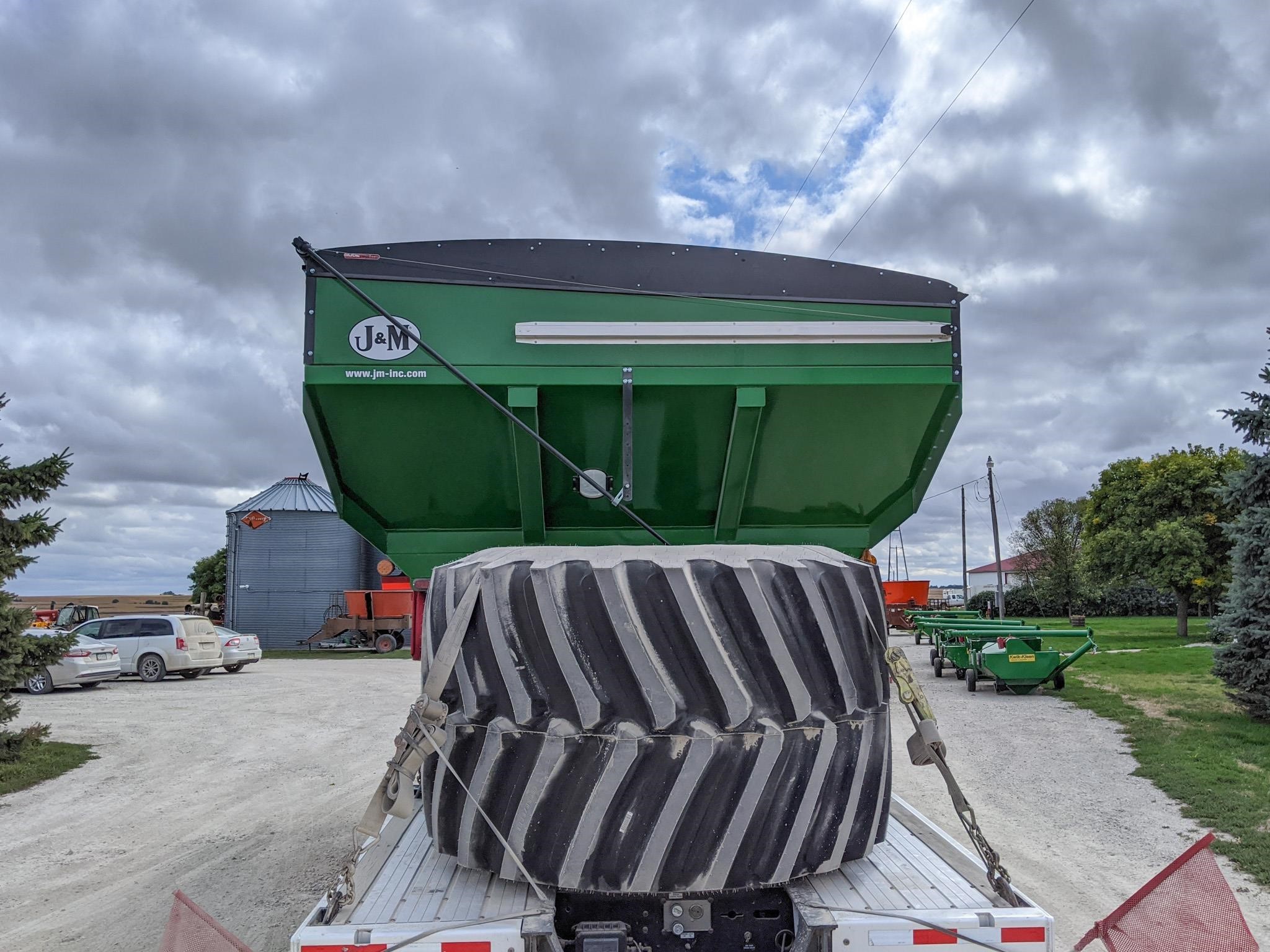 2026 J&M 1112 Grain Cart