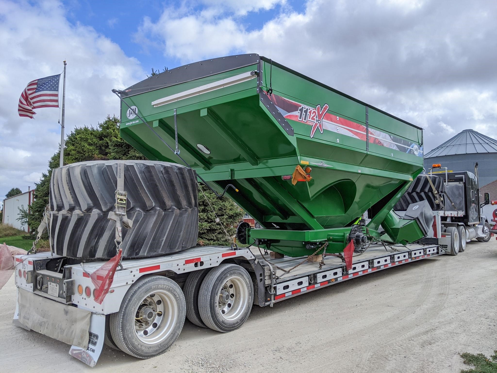 2026 J&M 1112 Grain Cart