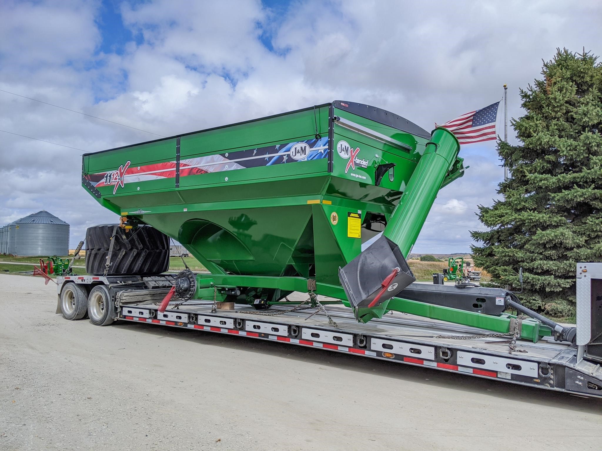 2026 J&M 1112 Grain Cart