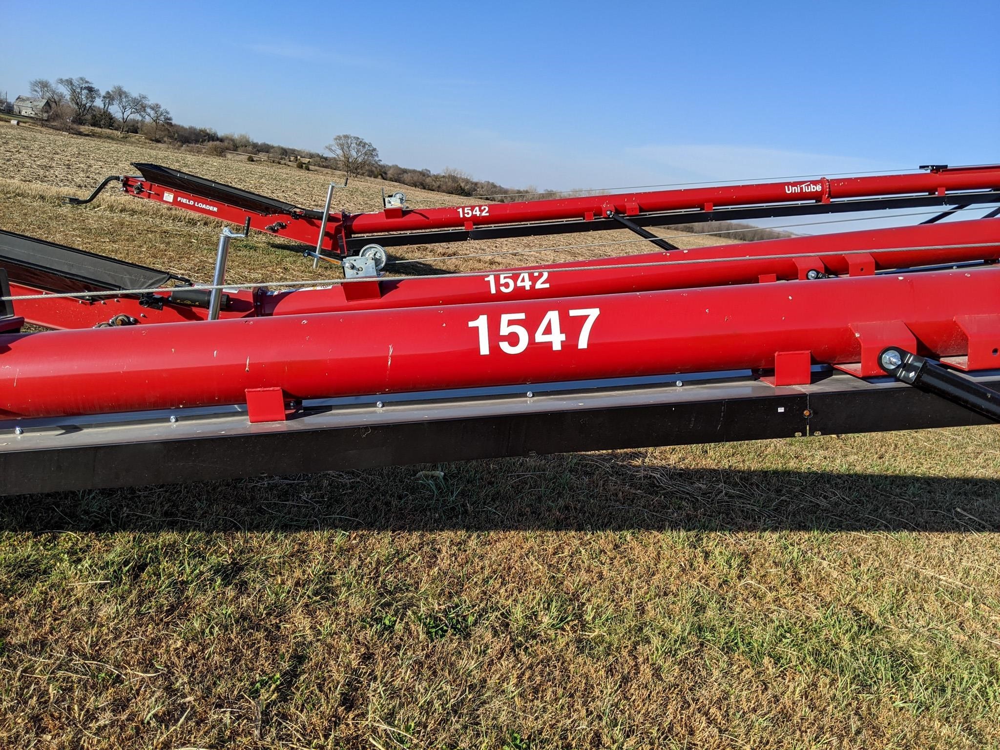 2024 Universal 1547 FIELD LOADER TD Augers and Conveyor 18,276