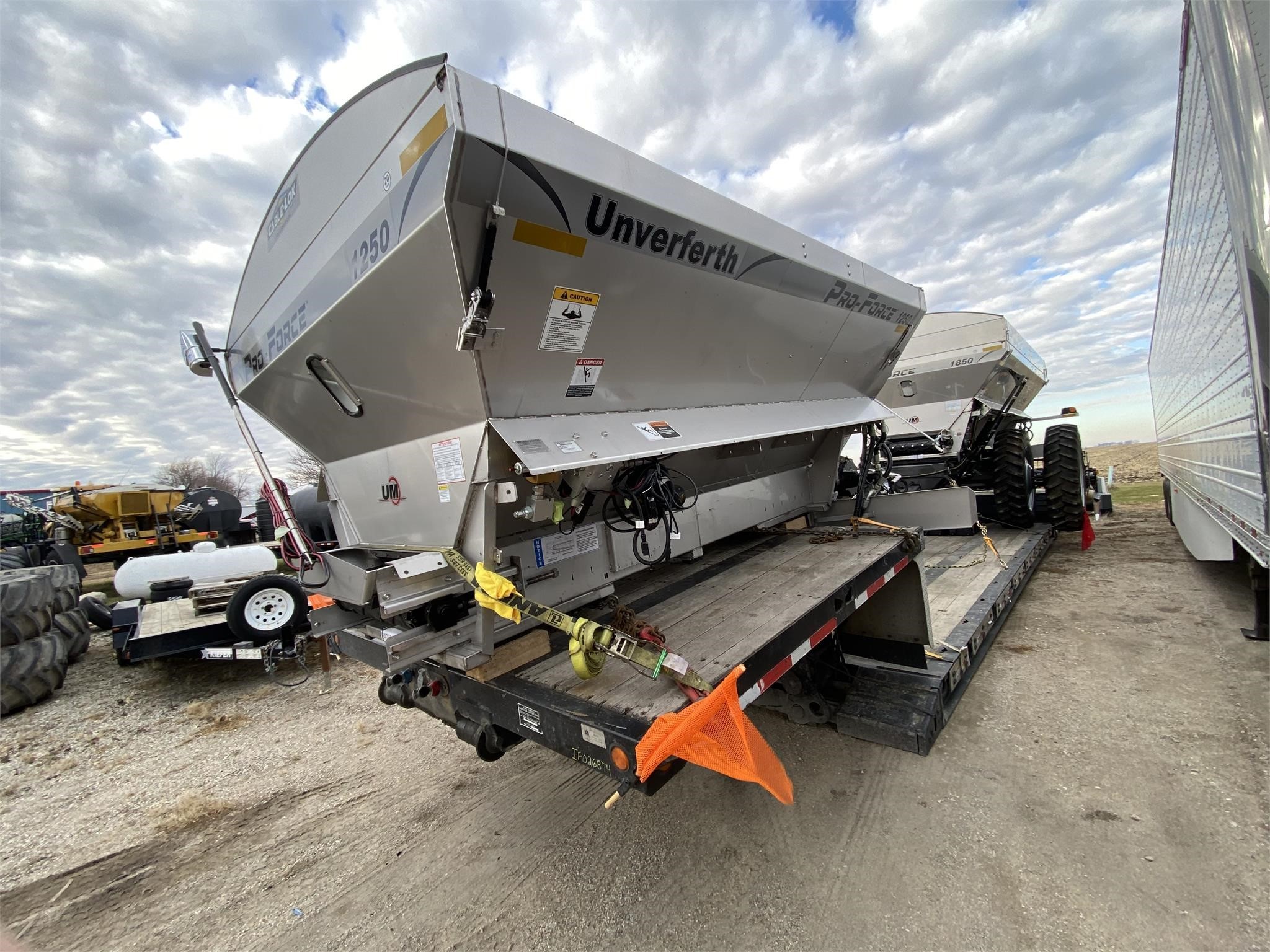 Unverferth PROFORCE 1250 PullType Fertilizer Spreader Call
