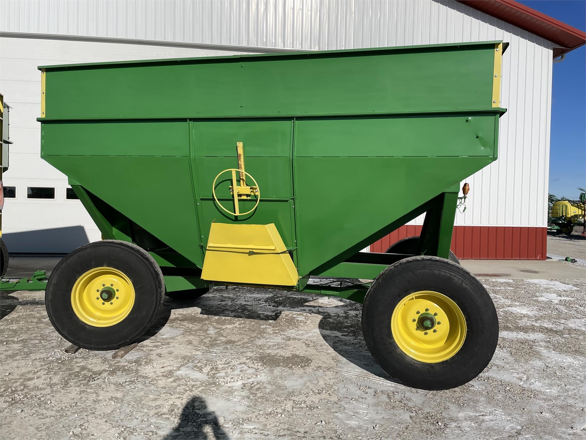 J&M 500SD Gravity Wagon 12,750 Machinery Pete