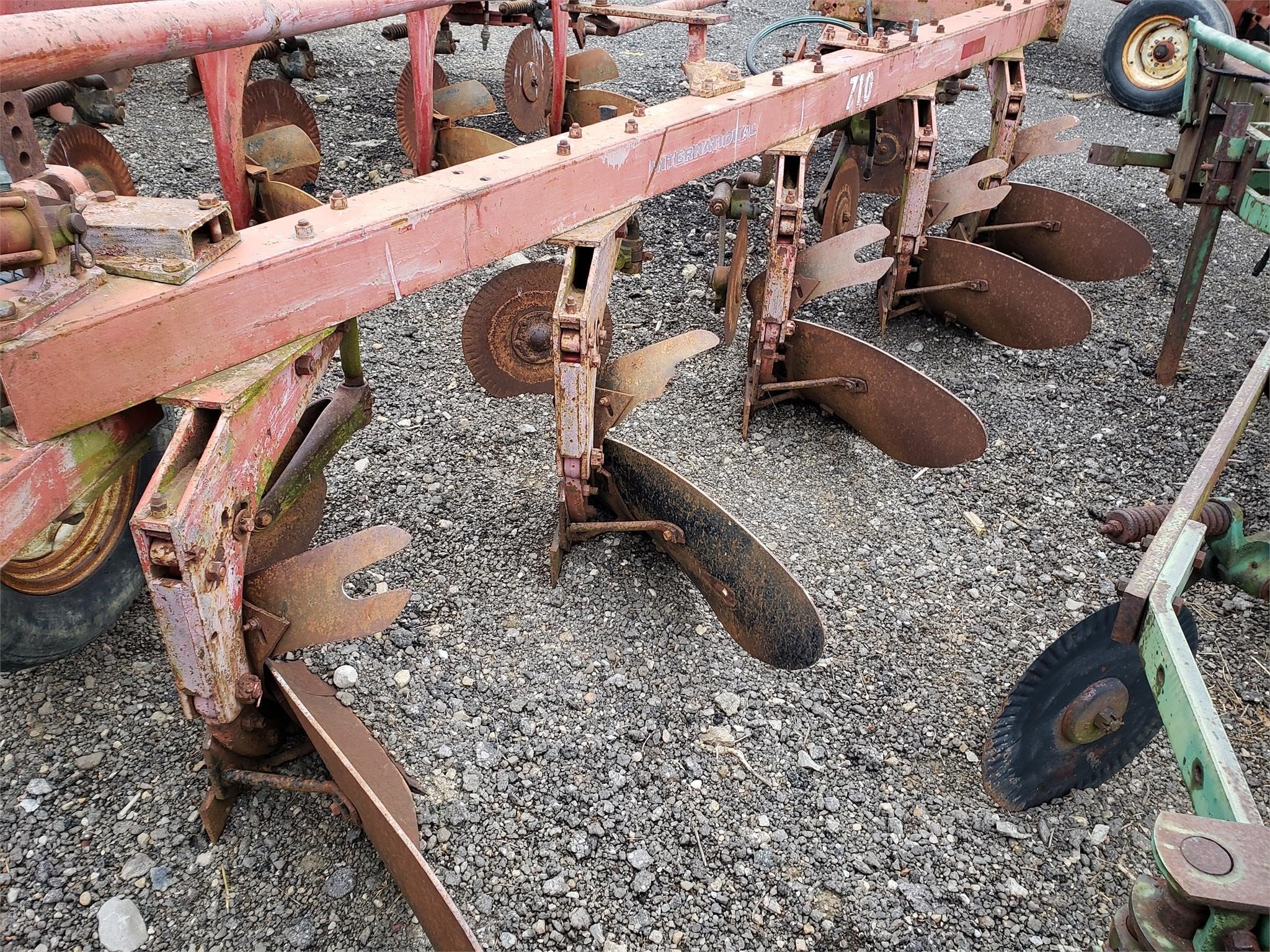  International Harvester 710 Plow