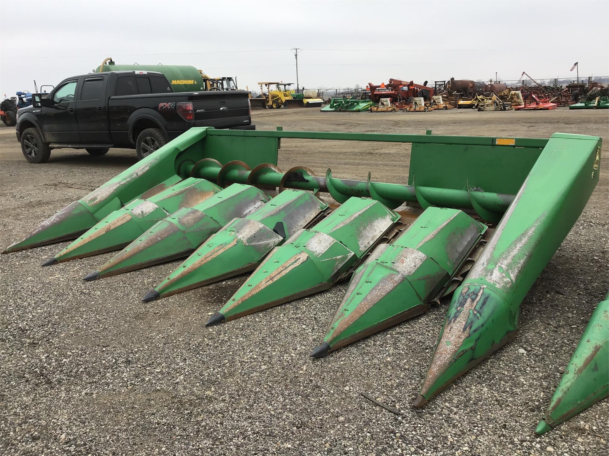  John Deere 643 Corn Head