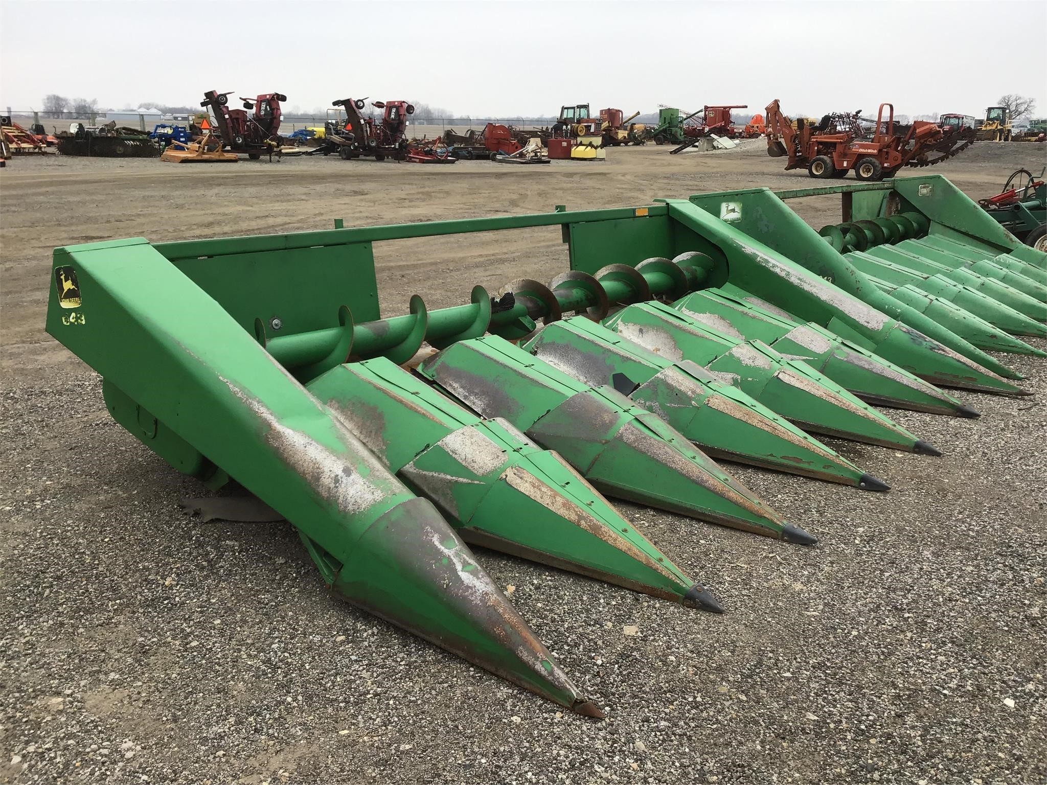  John Deere 643 Corn Head