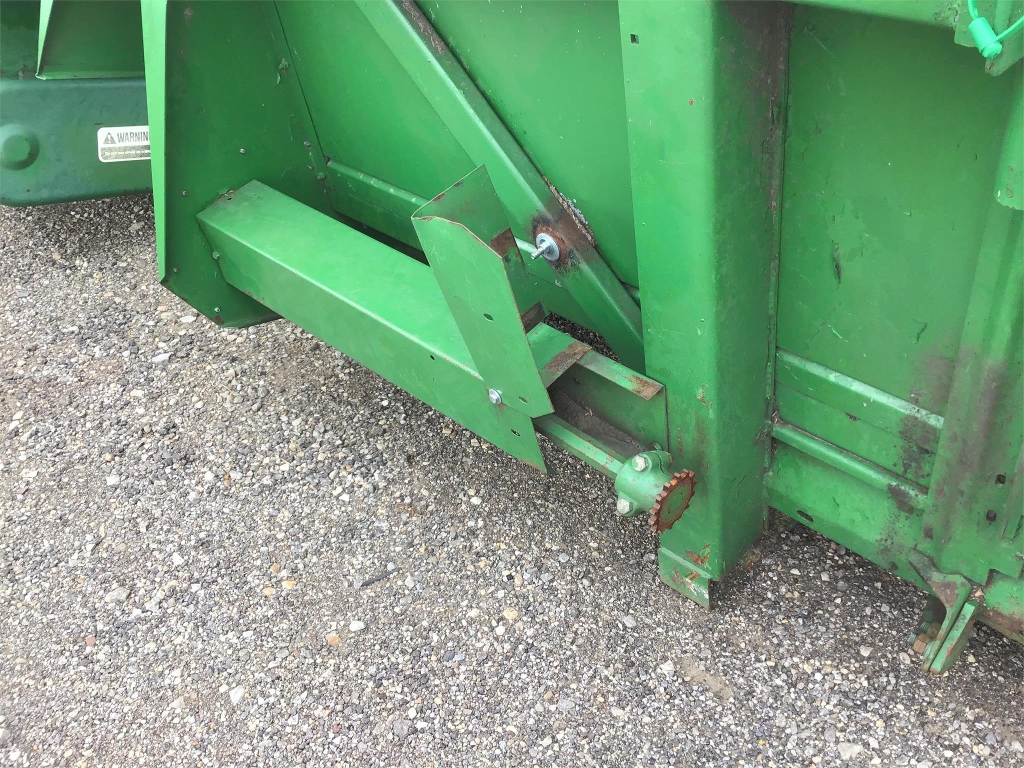  John Deere 643 Corn Head