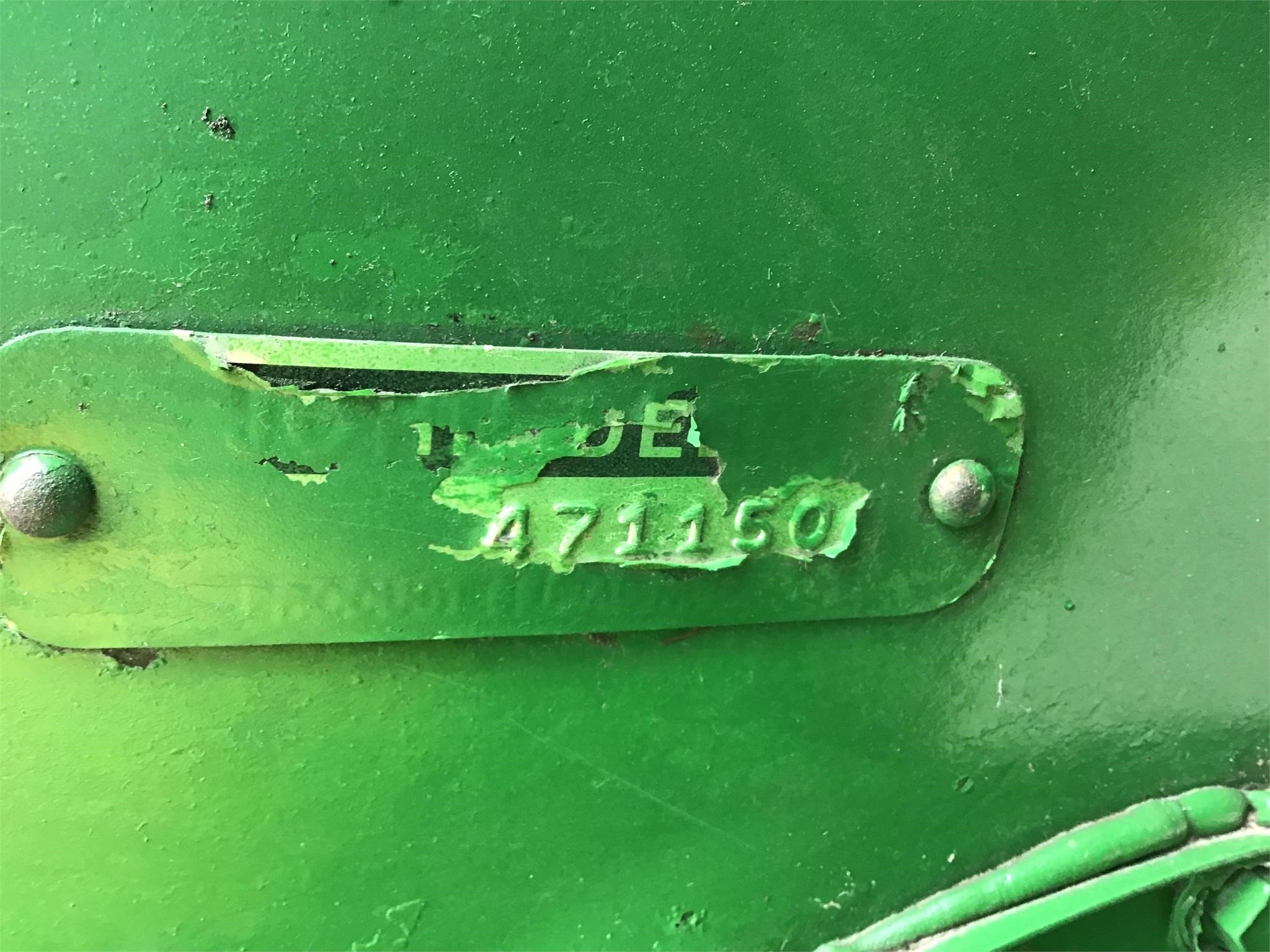 John Deere 643 Corn Head