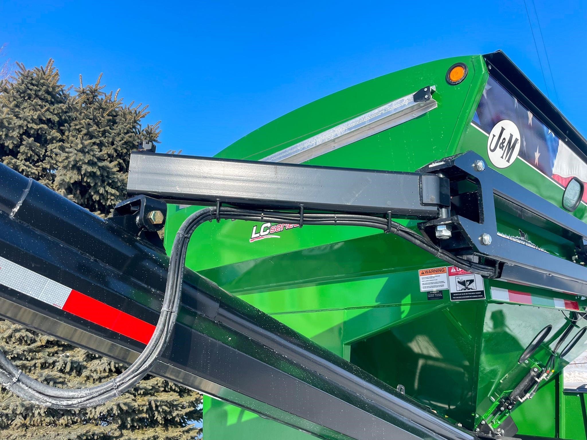 2025 J&M LC390 Seed Tender