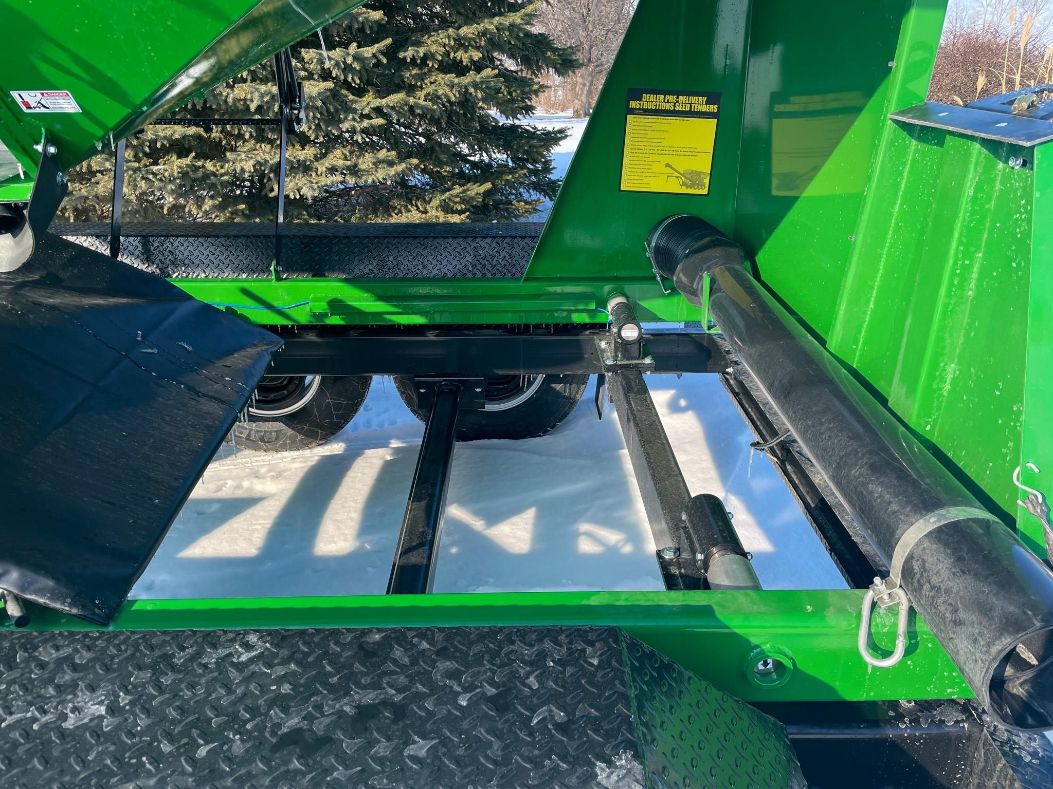 2025 J&M LC390 Seed Tender