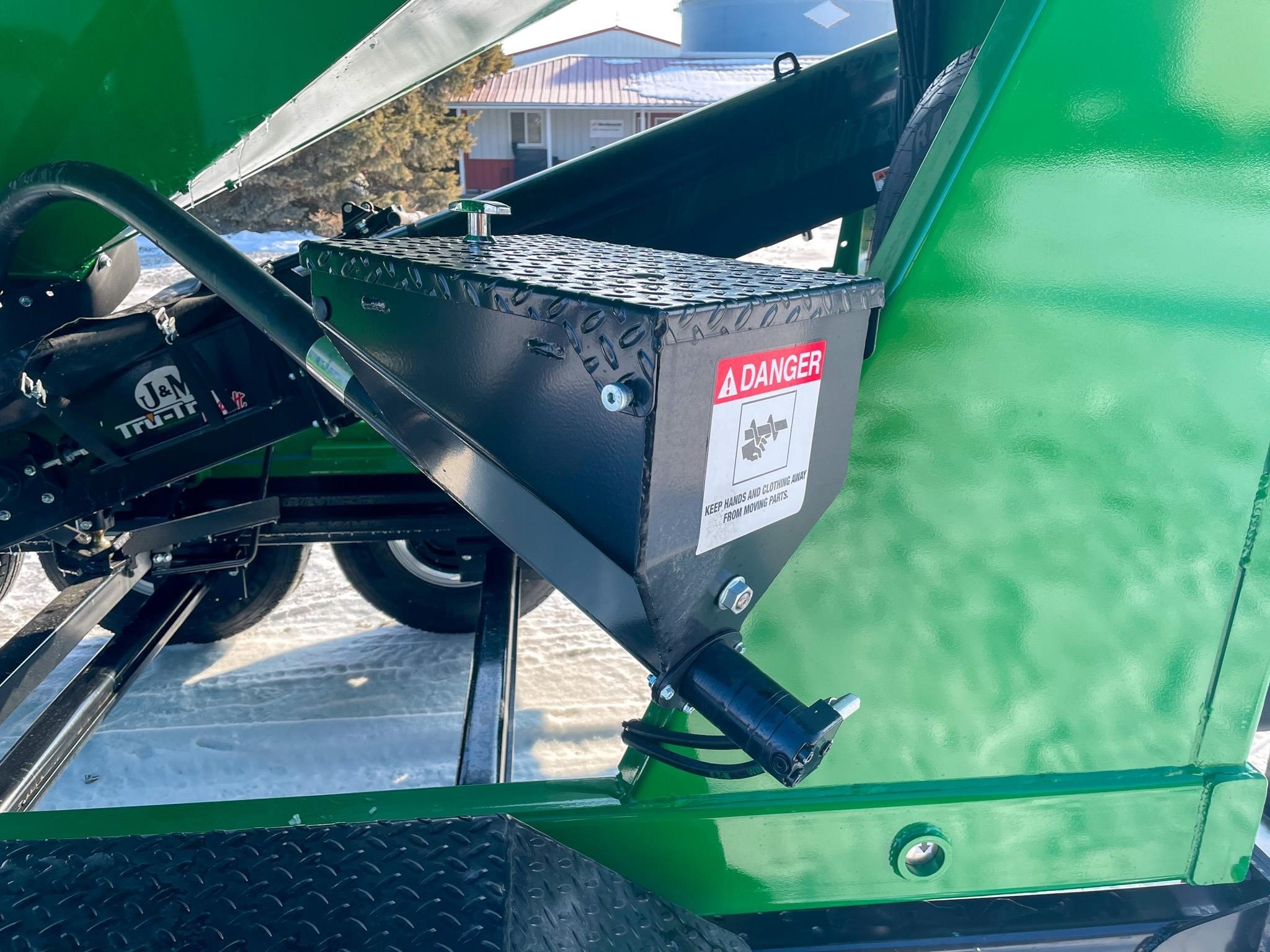 2025 J&M LC390 Seed Tender