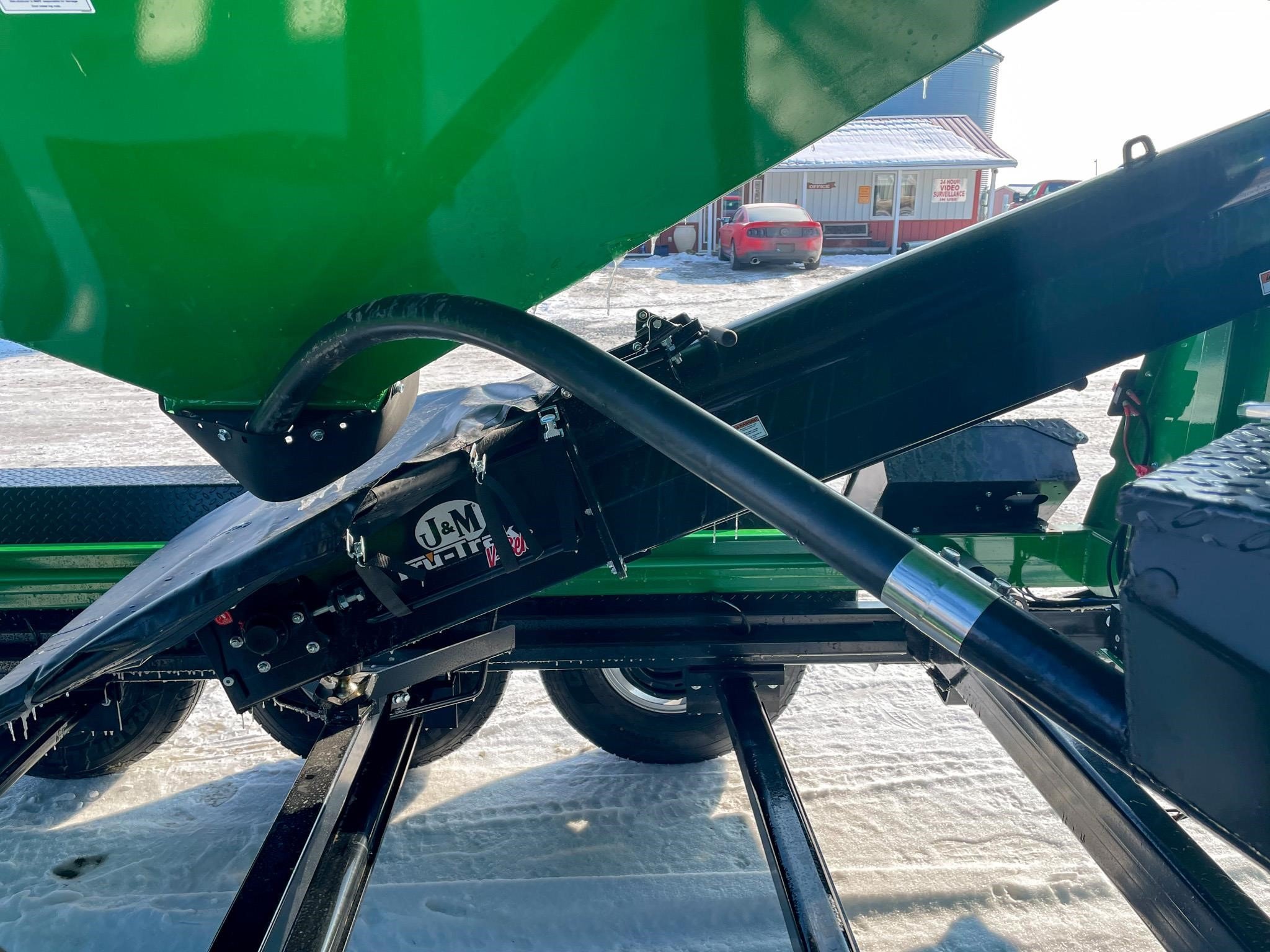 2025 J&M LC390 Seed Tender