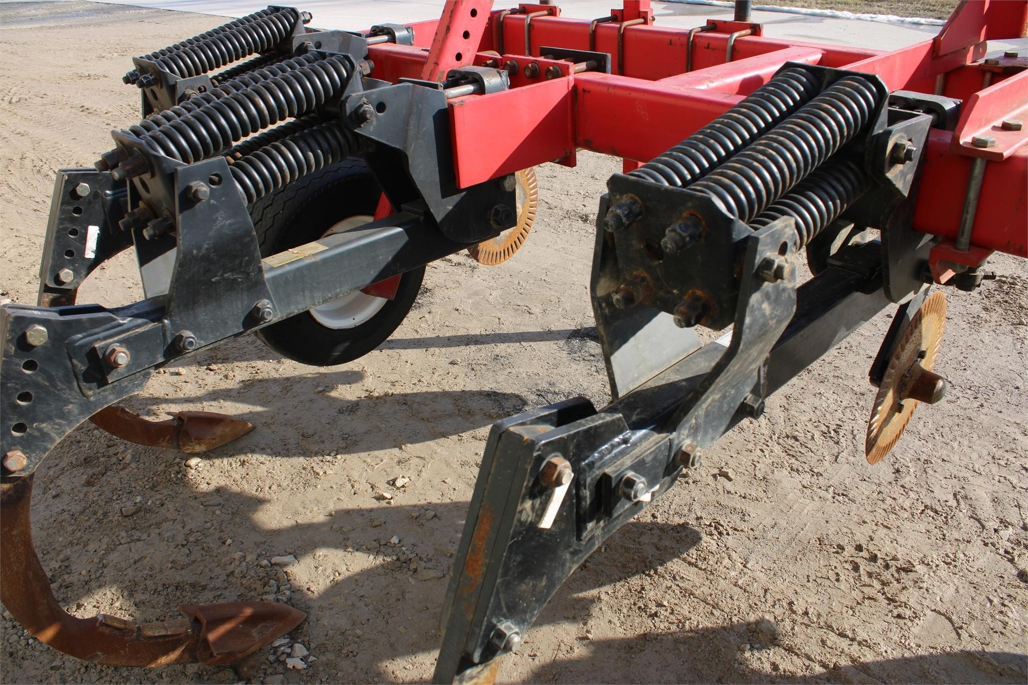 WilRich 357 InLine Ripper 5,950 Machinery Pete