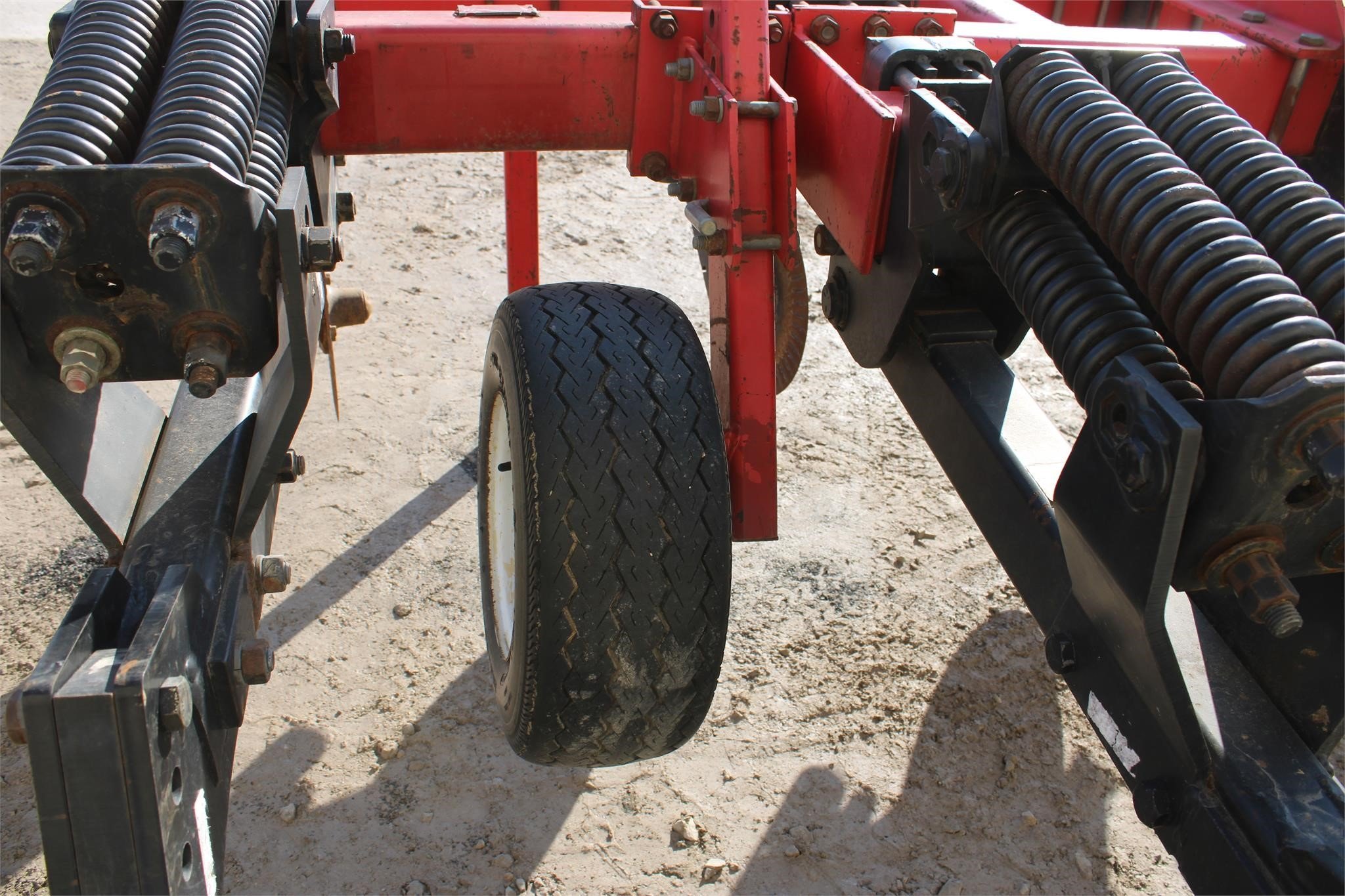 WilRich 357 InLine Ripper 5,950 Machinery Pete