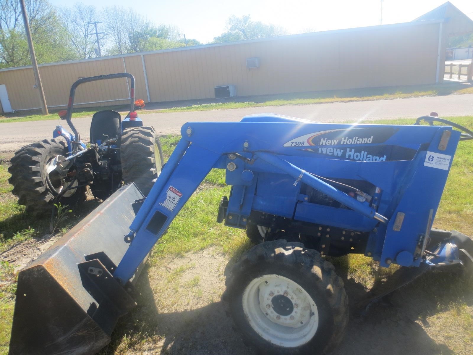 2007 New Holland TC30 Tractor Call Machinery Pete
