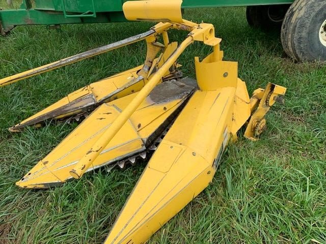2005 New Holland 824 Pull-Type Forage Harvester