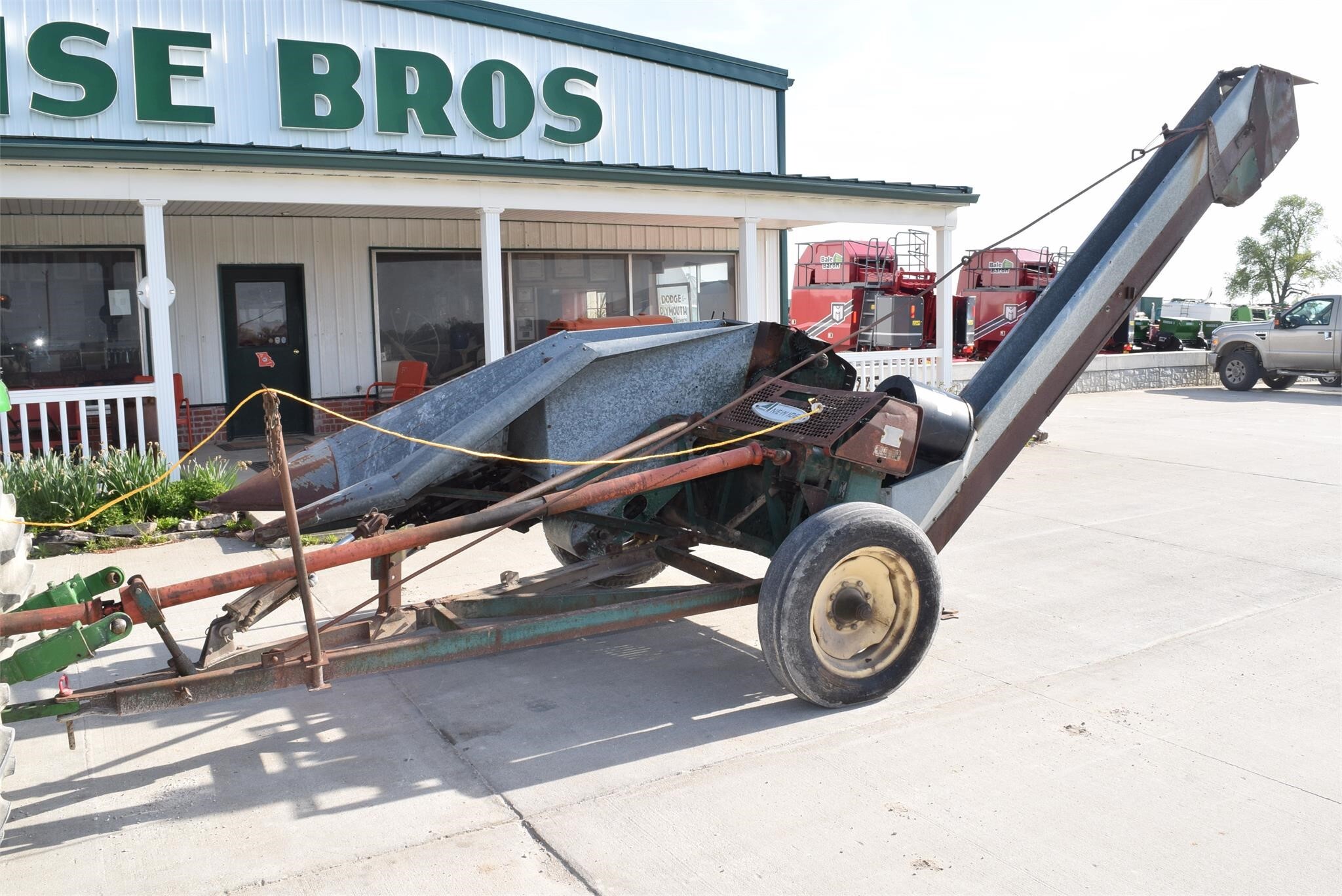  New Idea 323 Corn Picker