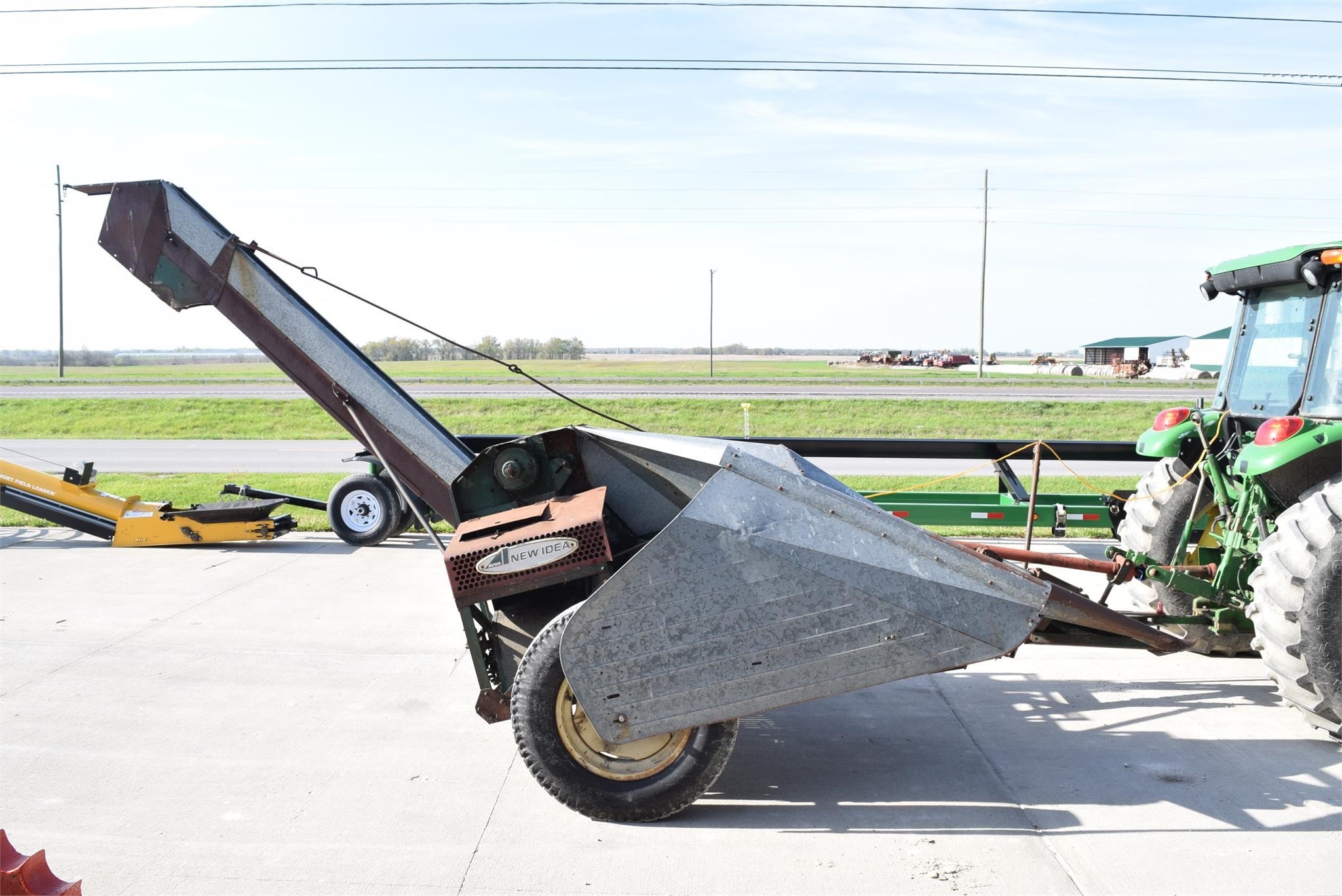  New Idea 323 Corn Picker